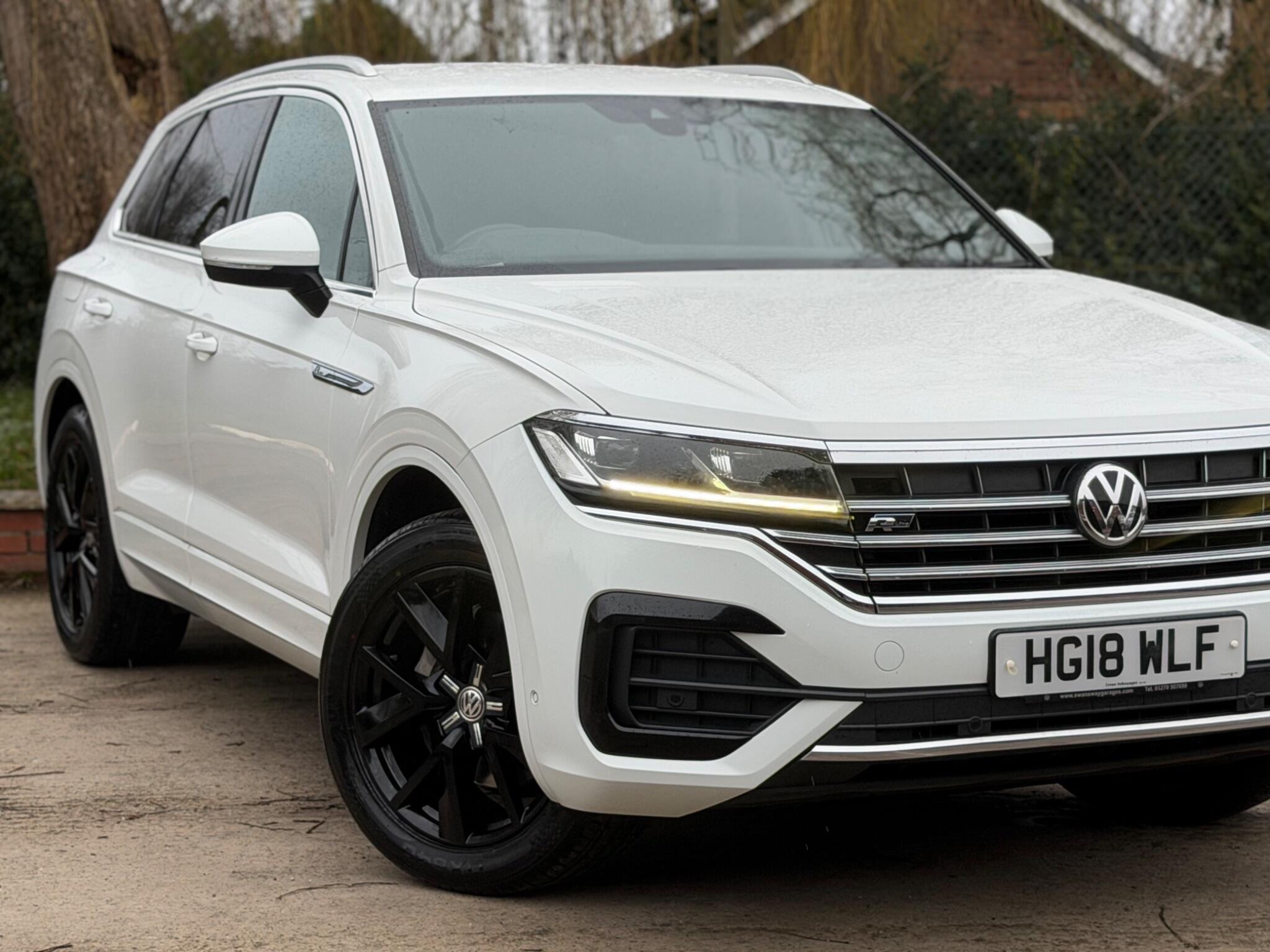 Volkswagen Touareg view 9