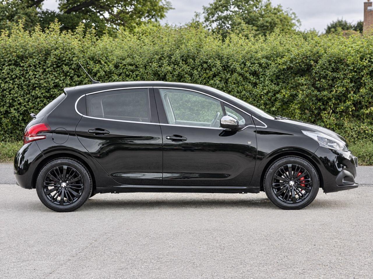 Peugeot 208 view 8