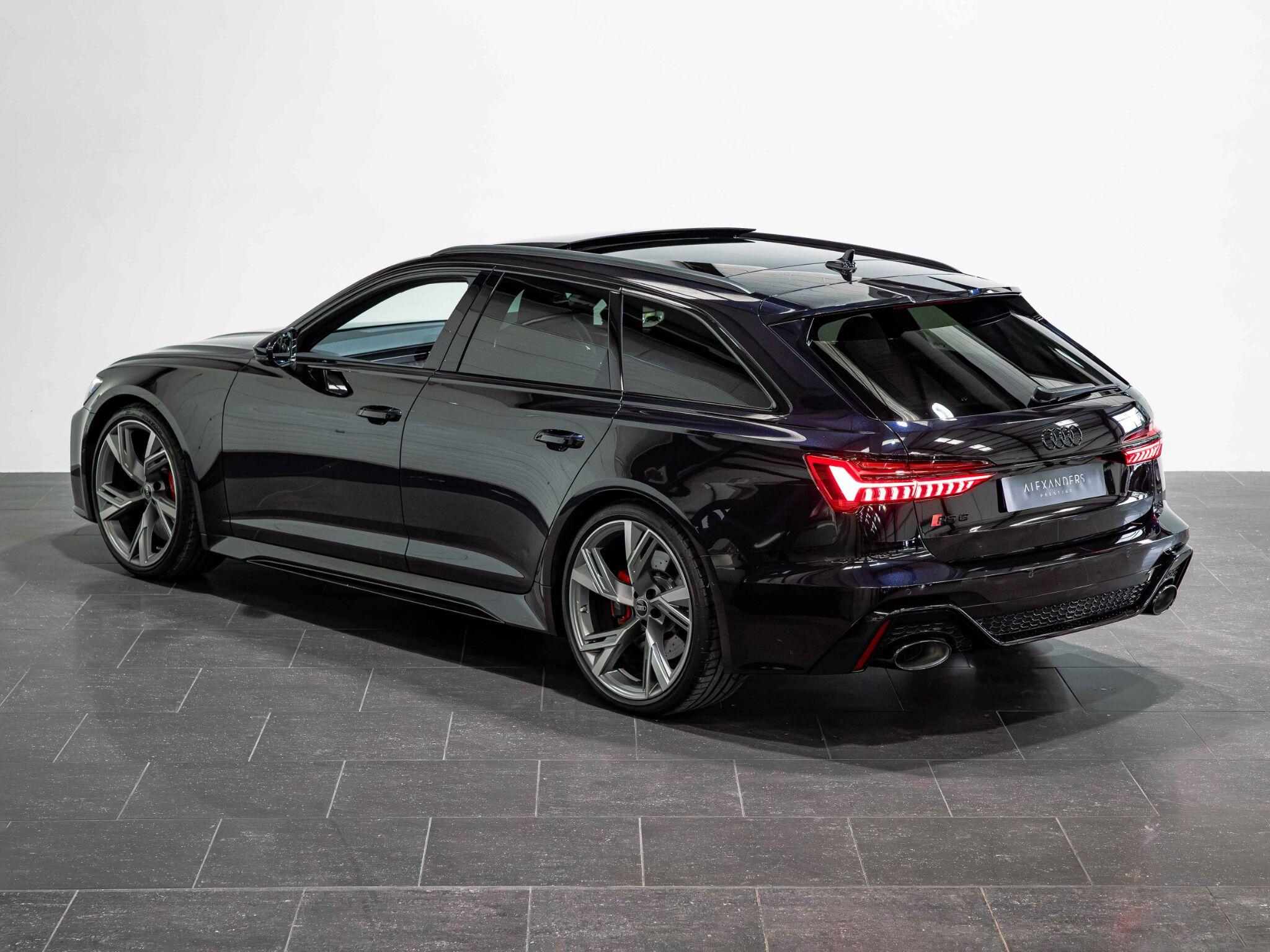 Audi RS6 Avant view 5