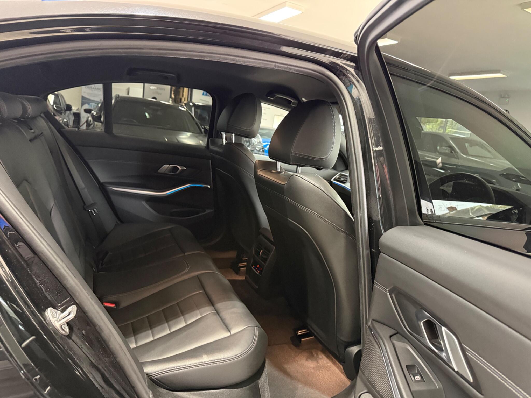 BMW 3 Series view 29