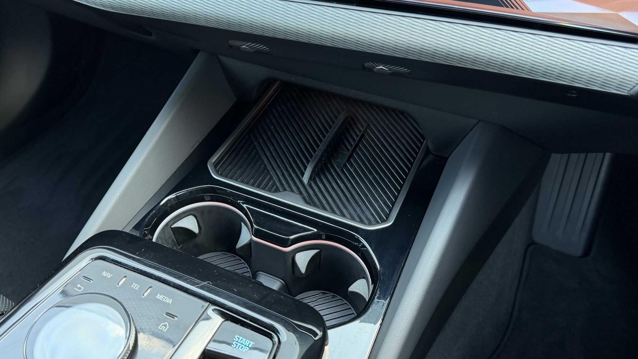 BMW i5 view 26
