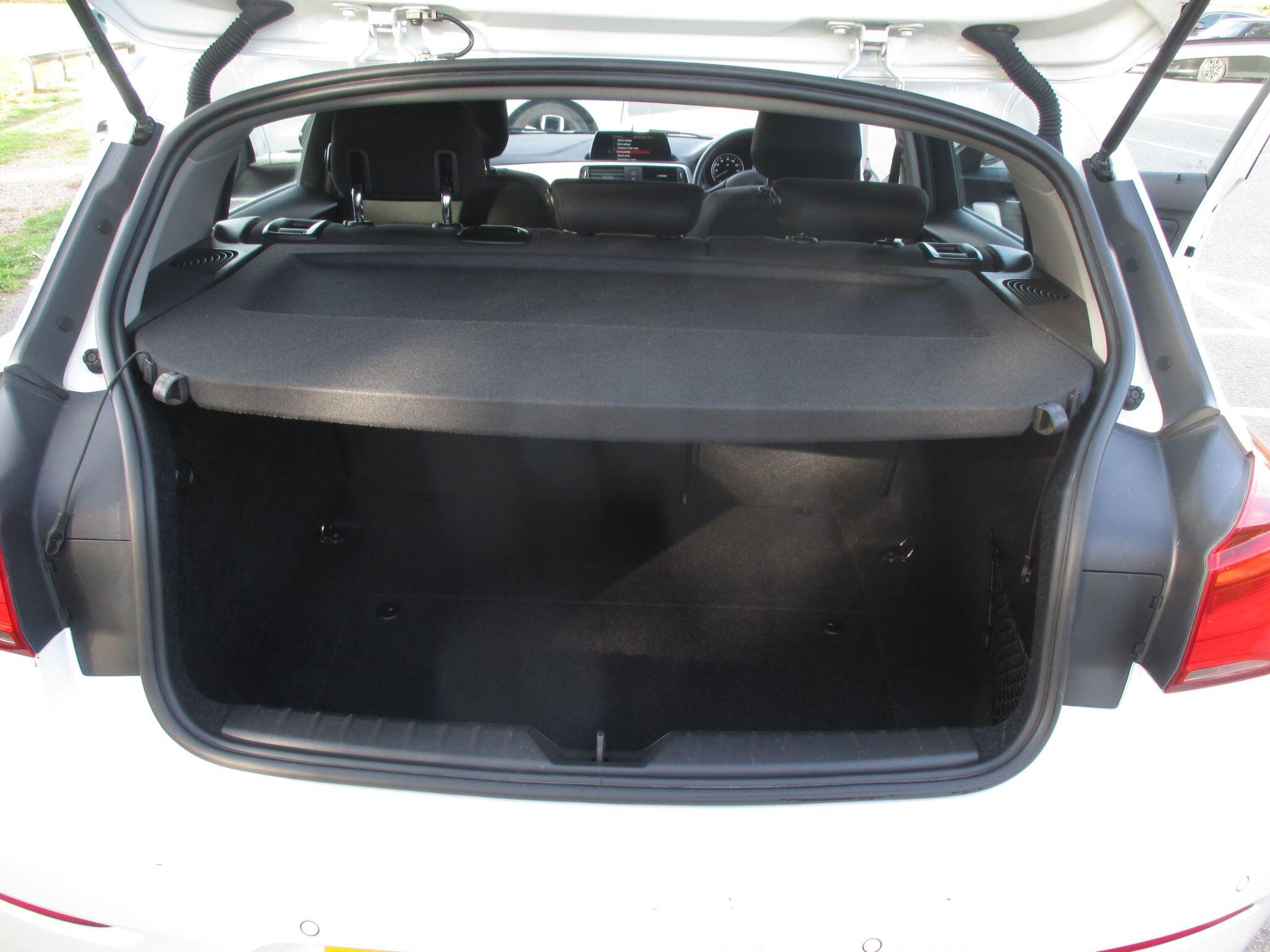 BMW 1 Series view 27