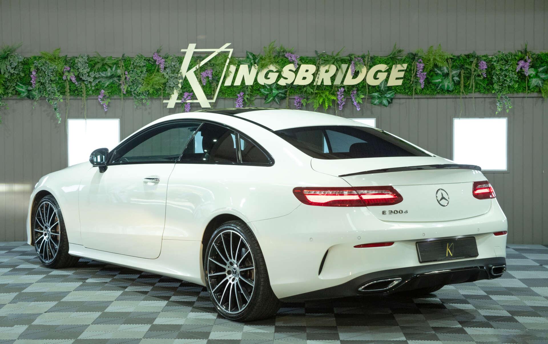 Mercedes-Benz E-Class view 3