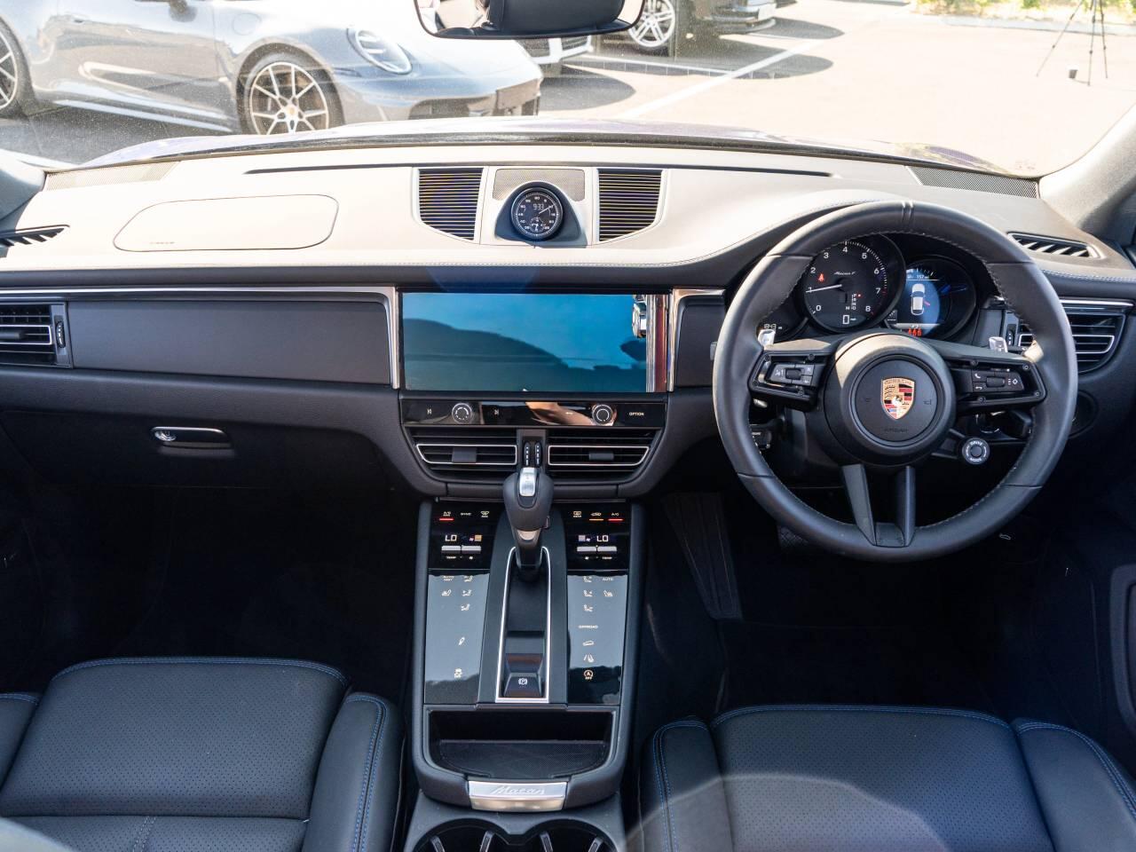 Porsche Macan view 41