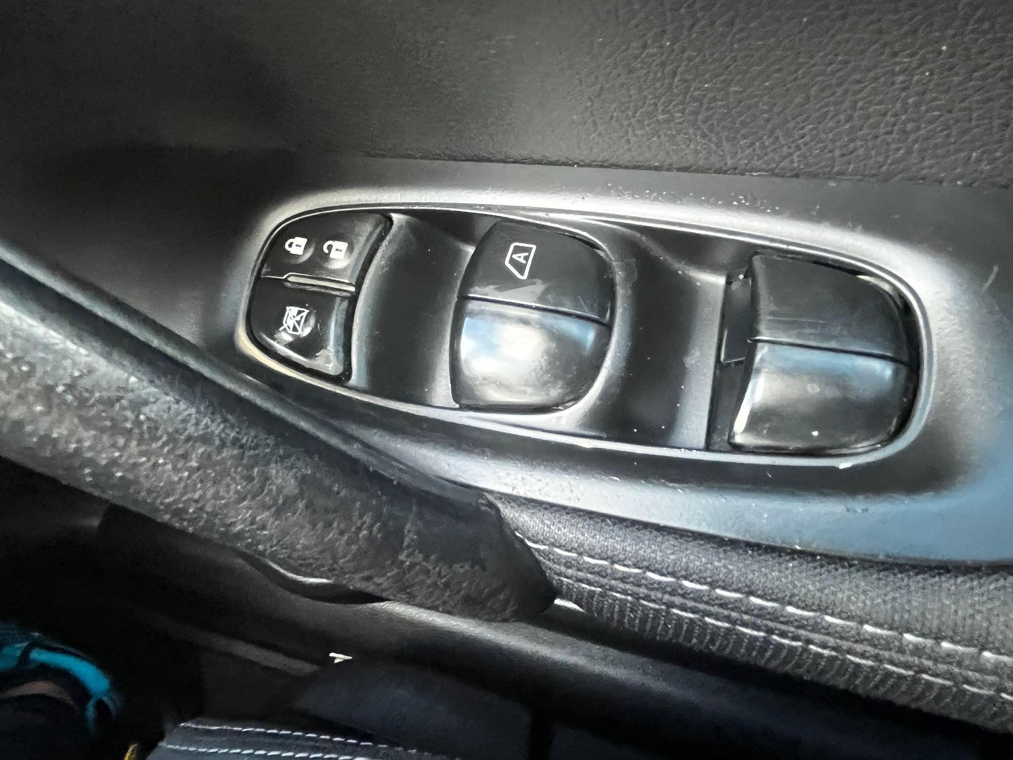2015 Nissan Qashqai 1.5 dCi Acenta Premium 2WD Euro 5 (s/s) 5dr • 108,000 miles image 26
