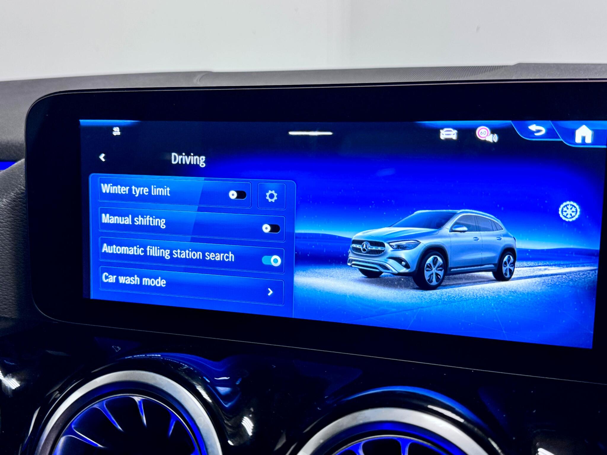 Mercedes-Benz Gla view 52