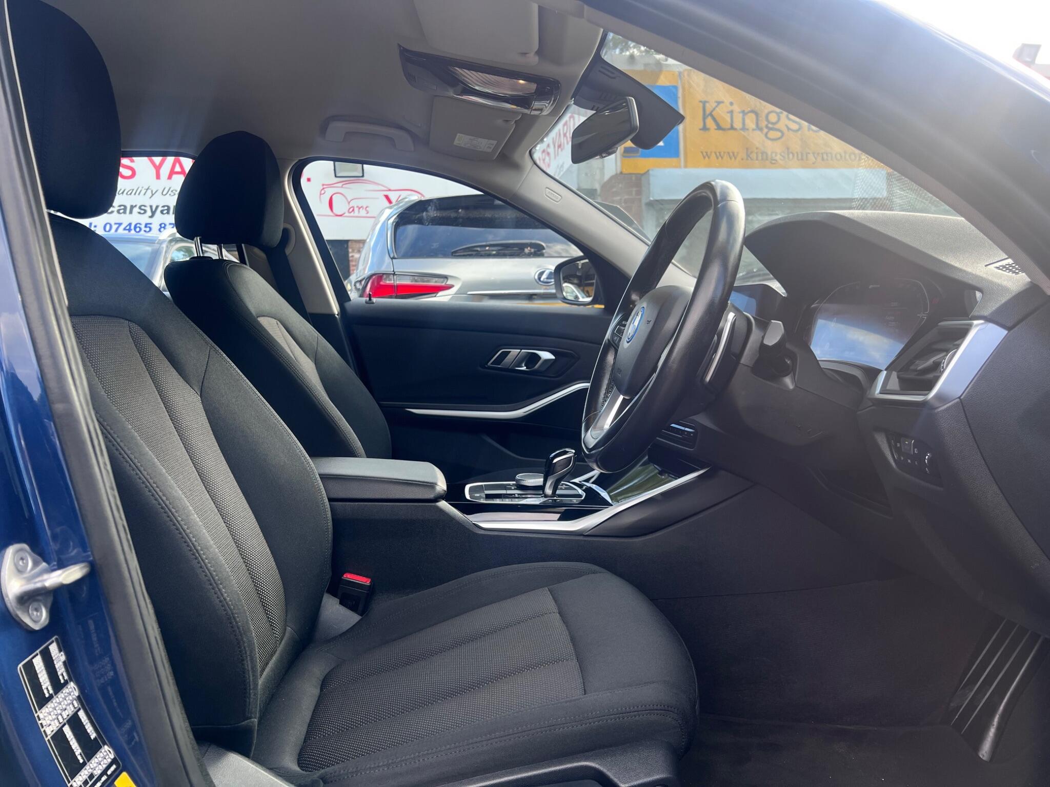 BMW 3 Series view 18