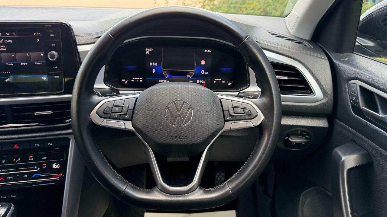 Volkswagen T-Roc view 15
