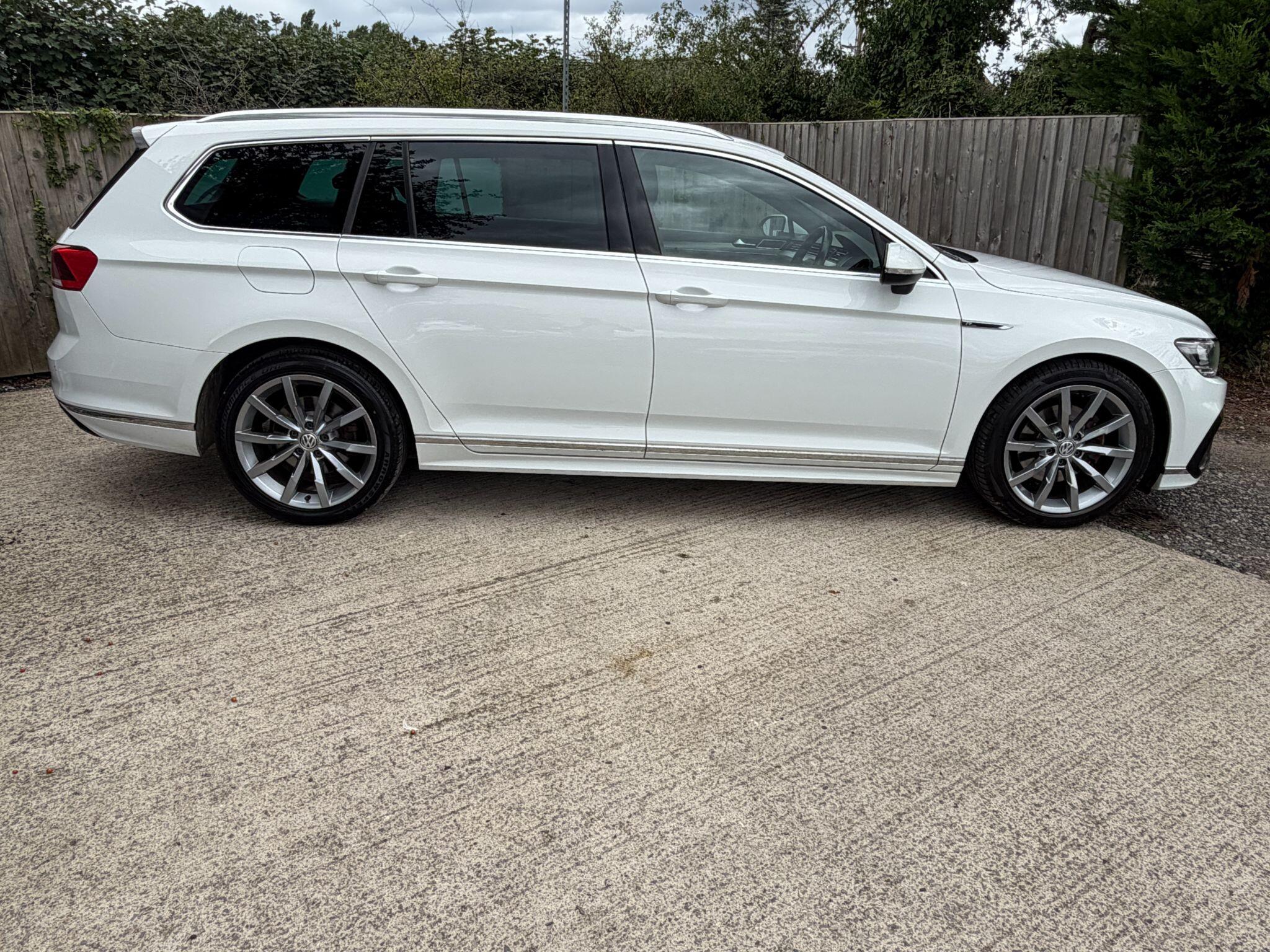 Volkswagen Passat view 3