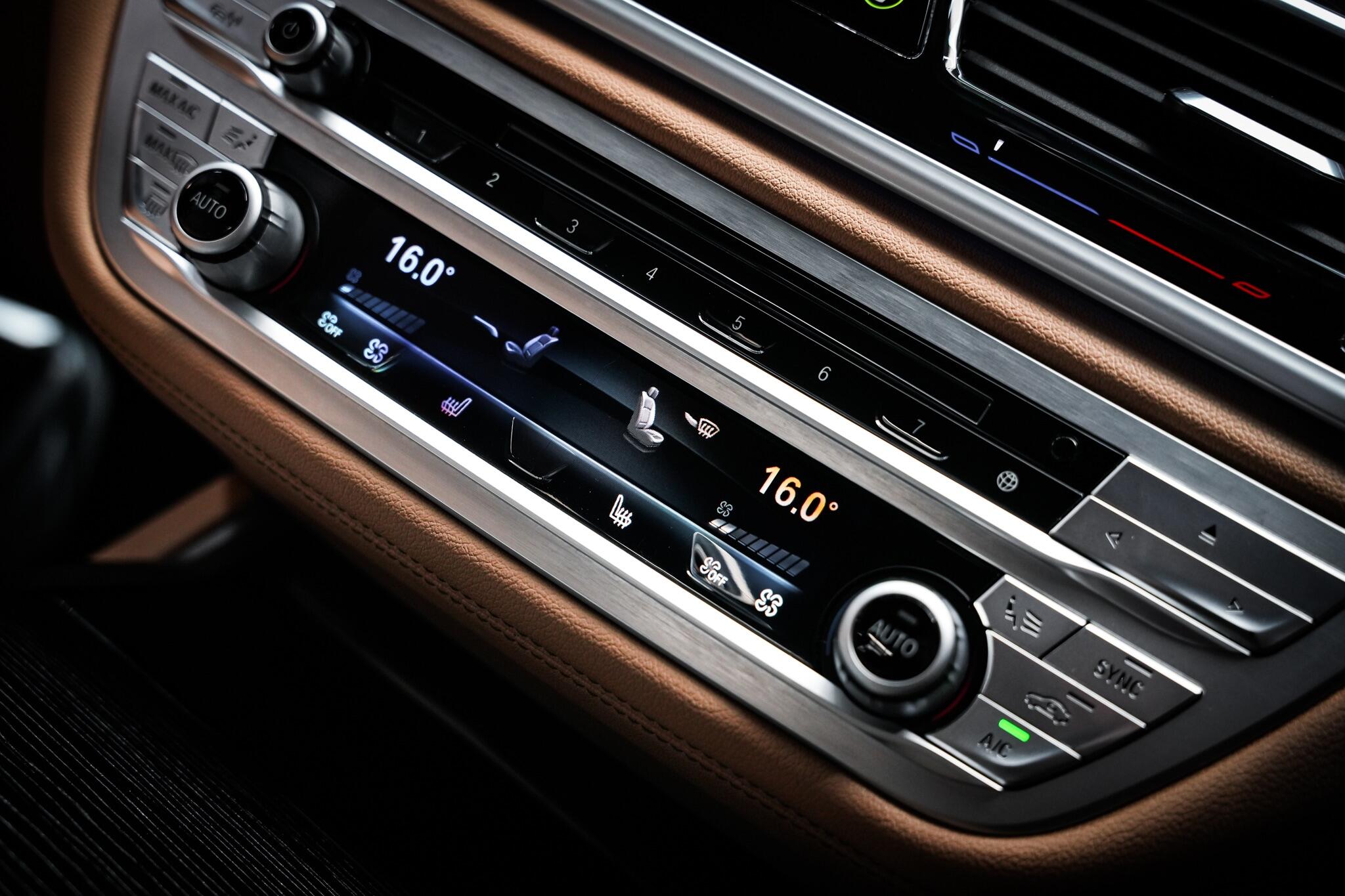 BMW 7 Series view 40