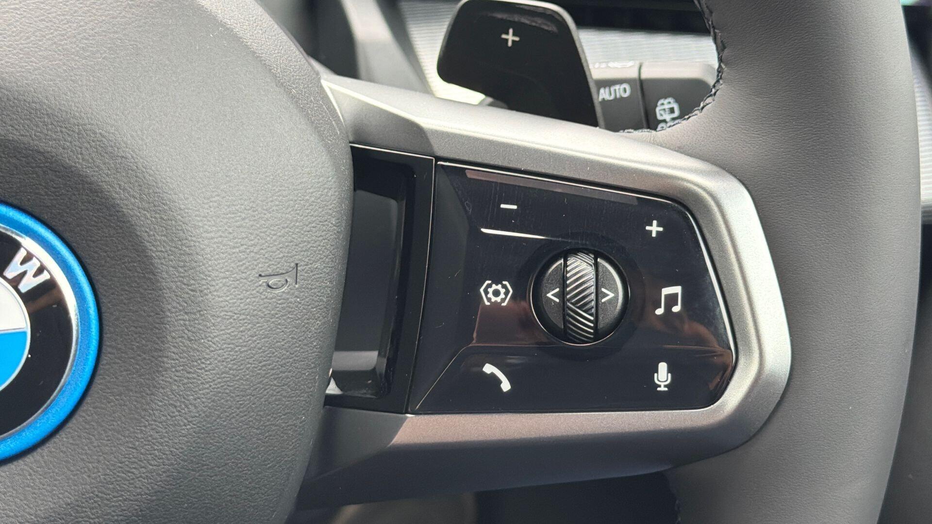 BMW 5 Series view 19