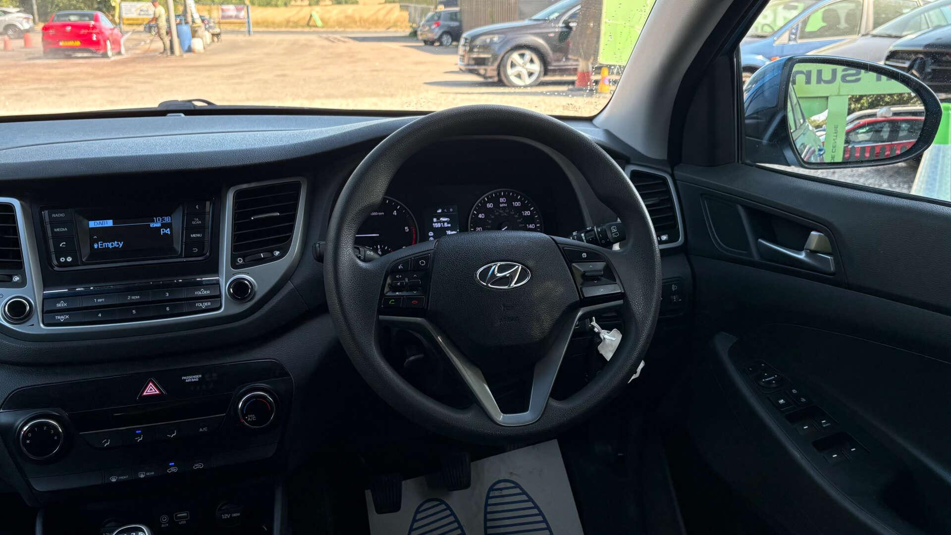 Hyundai Tucson view 16