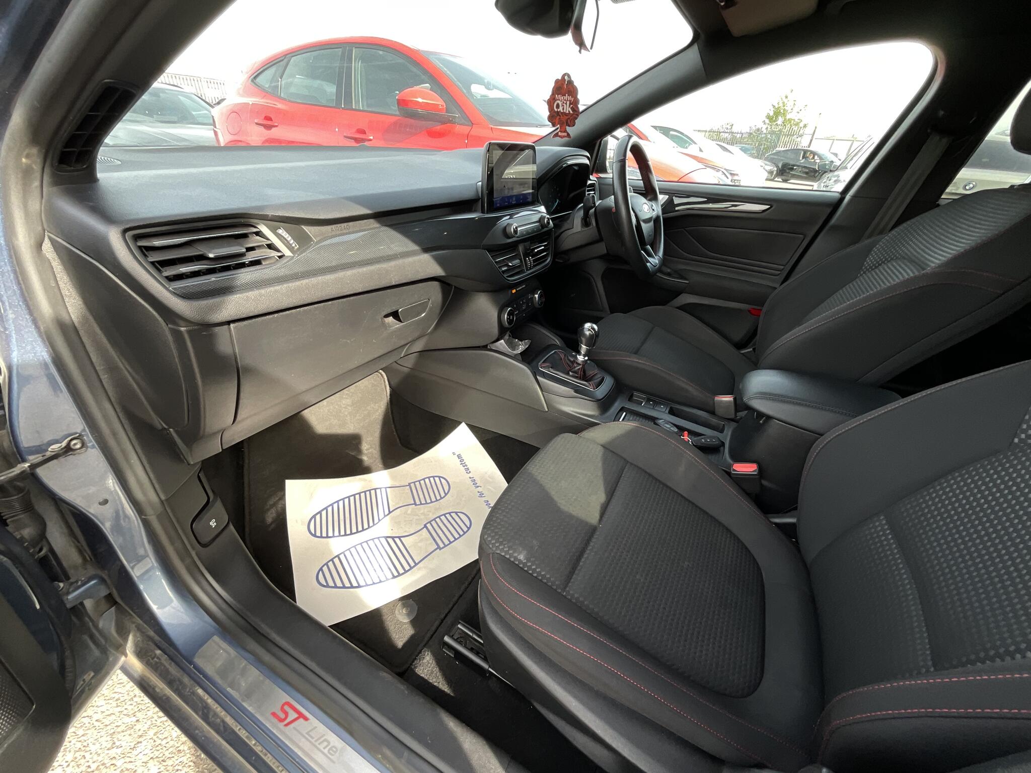 Ford Focus view 16