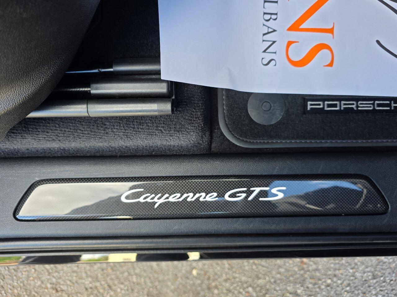 Porsche Cayenne view 34