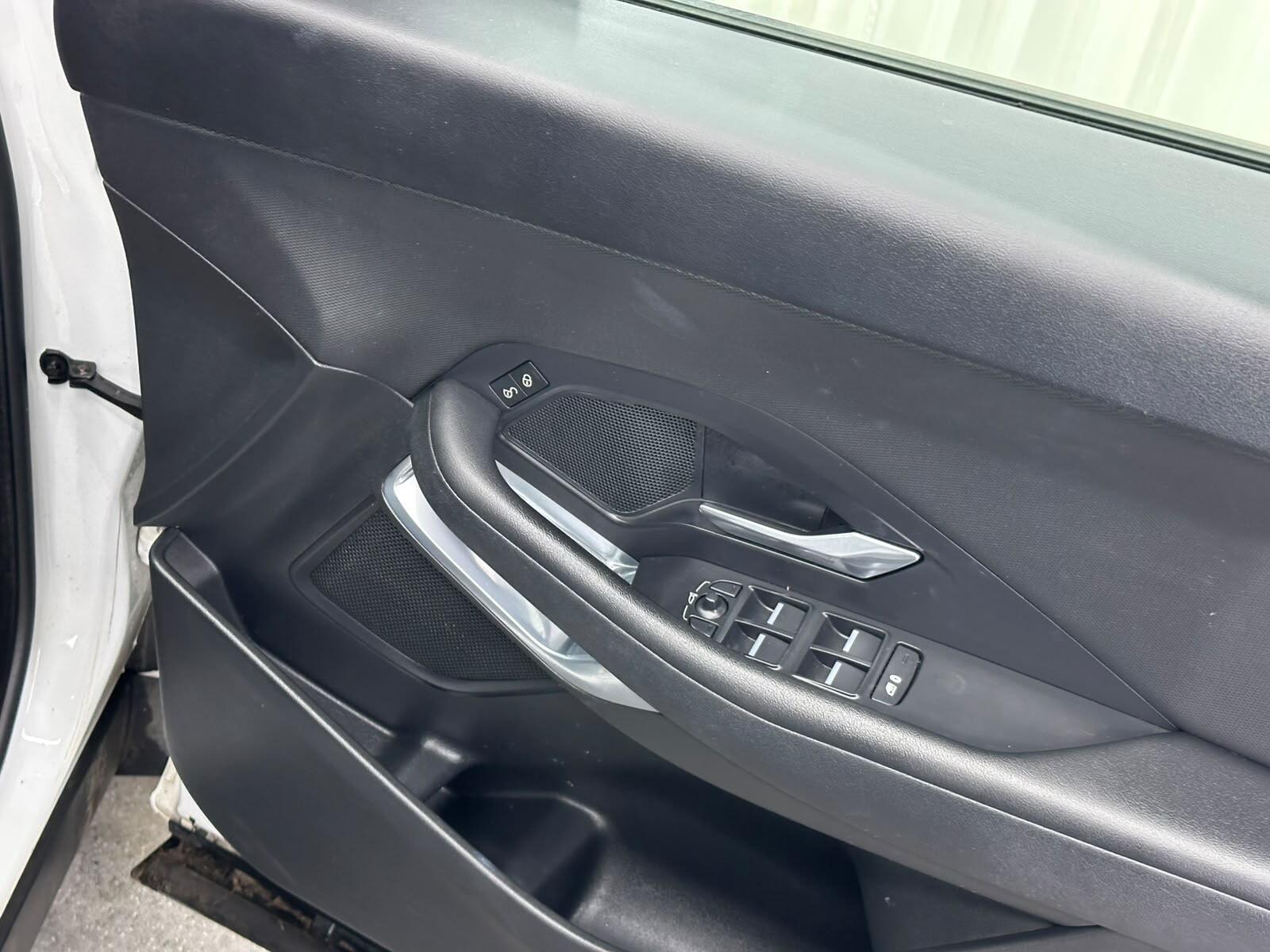 Jaguar E-Pace view 47