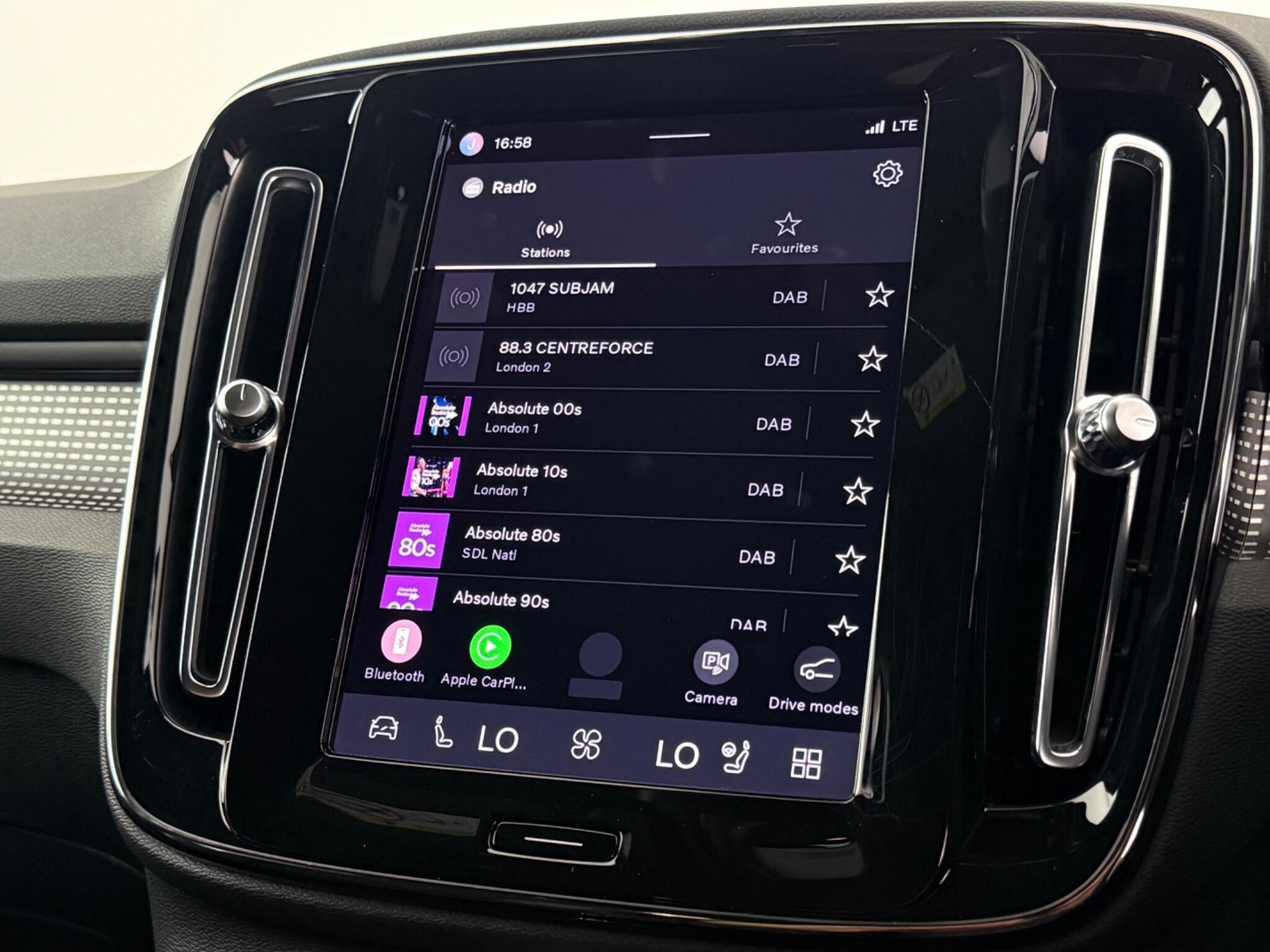 Volvo XC40 view 29