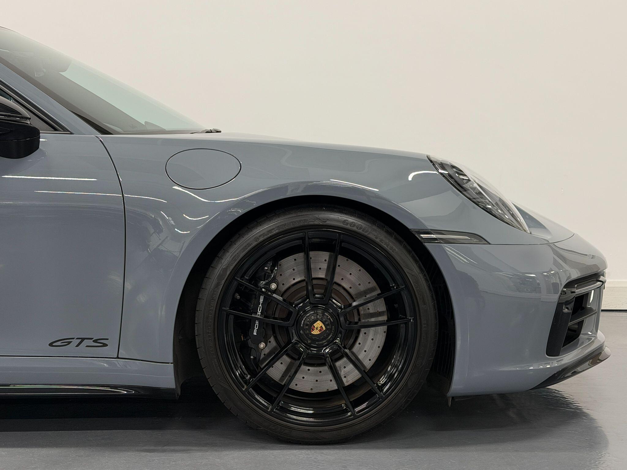 Porsche 911 view 29