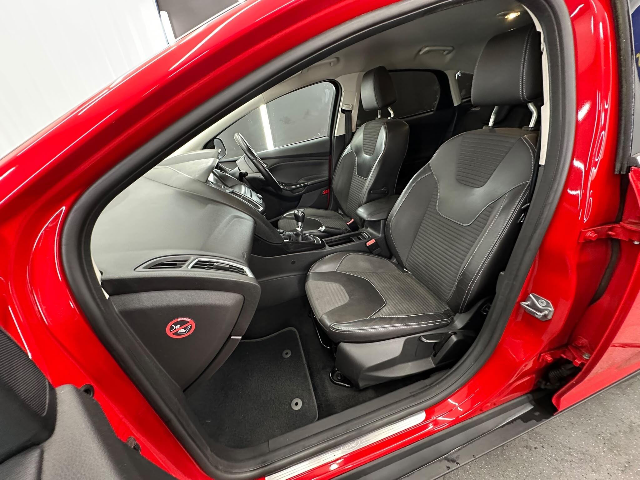 Ford Focus view 28