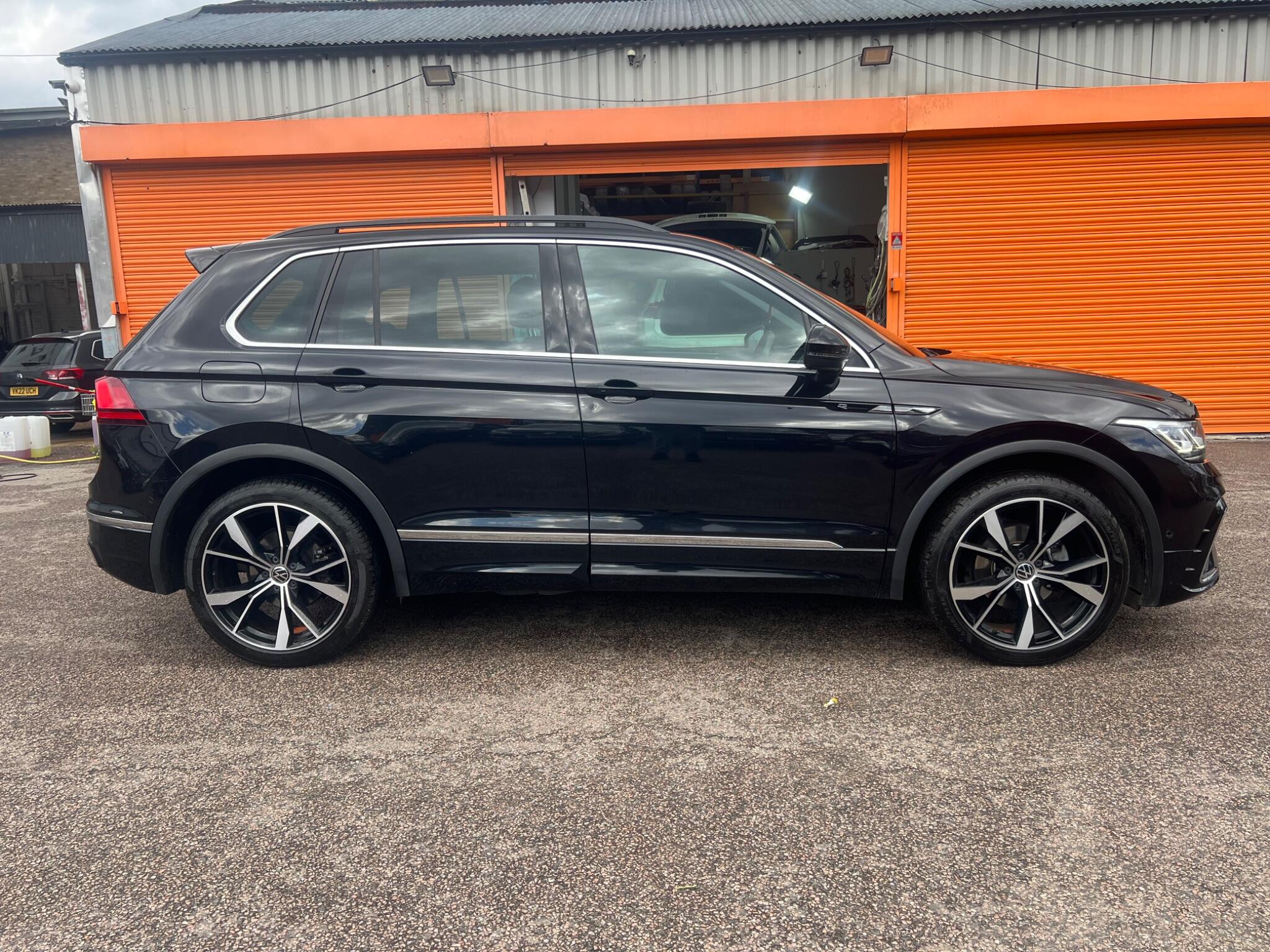 Volkswagen Tiguan view 2