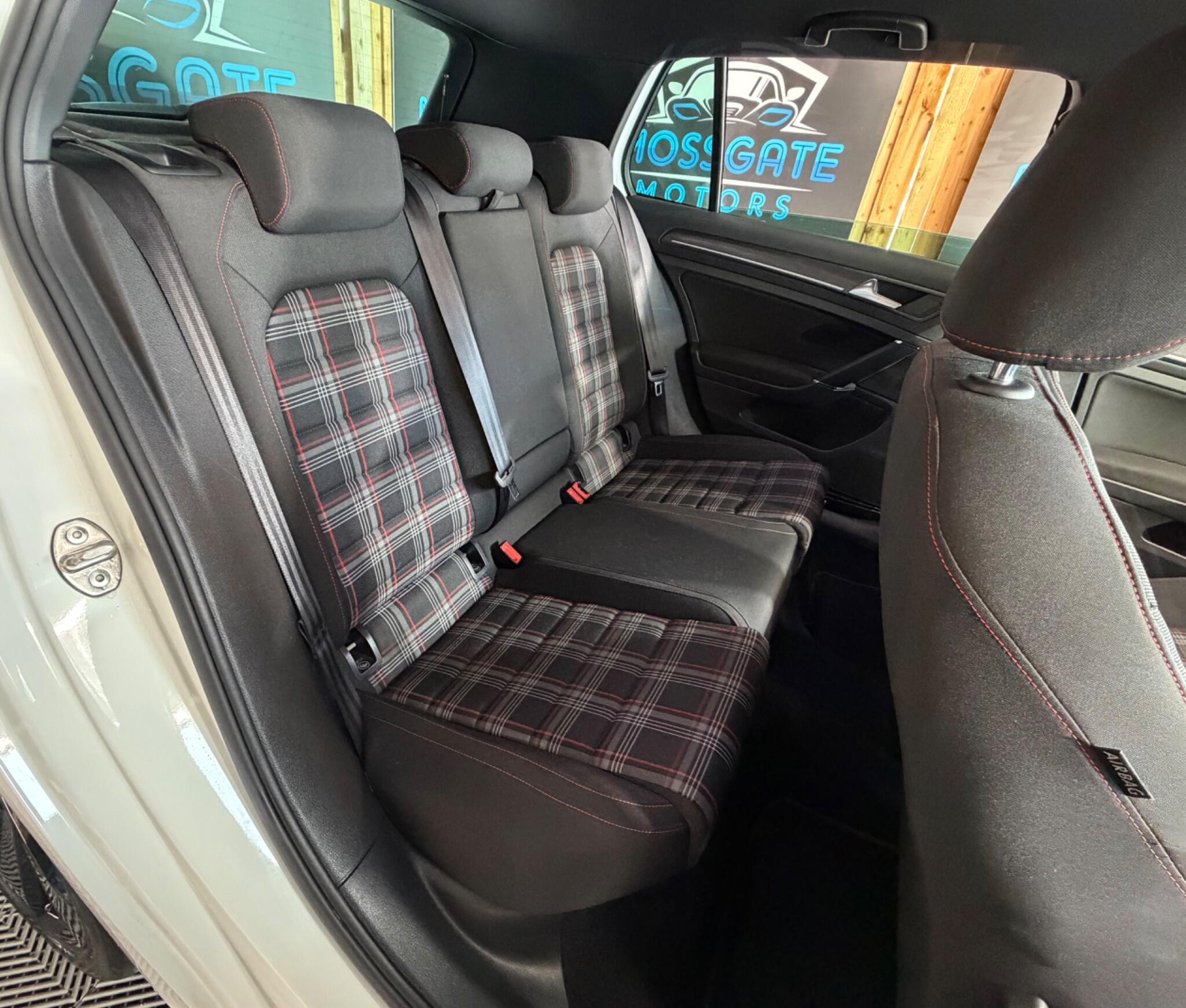 Volkswagen Golf view 24