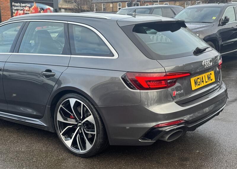 2018 Audi RS4 Avant image 16