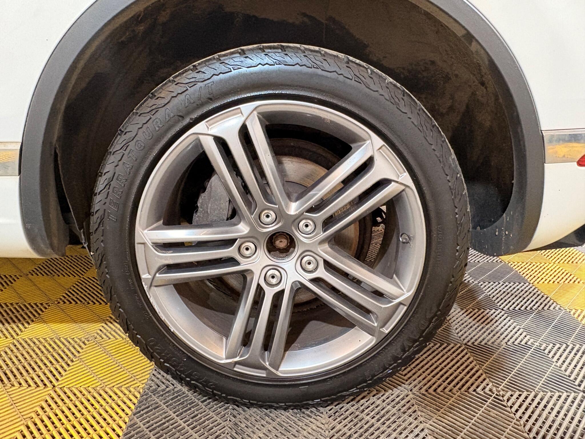 Volkswagen Touareg view 72