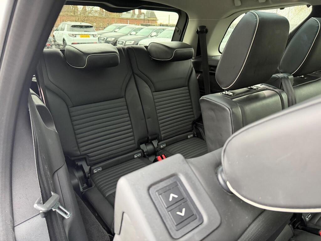 Land Rover Discovery view 23