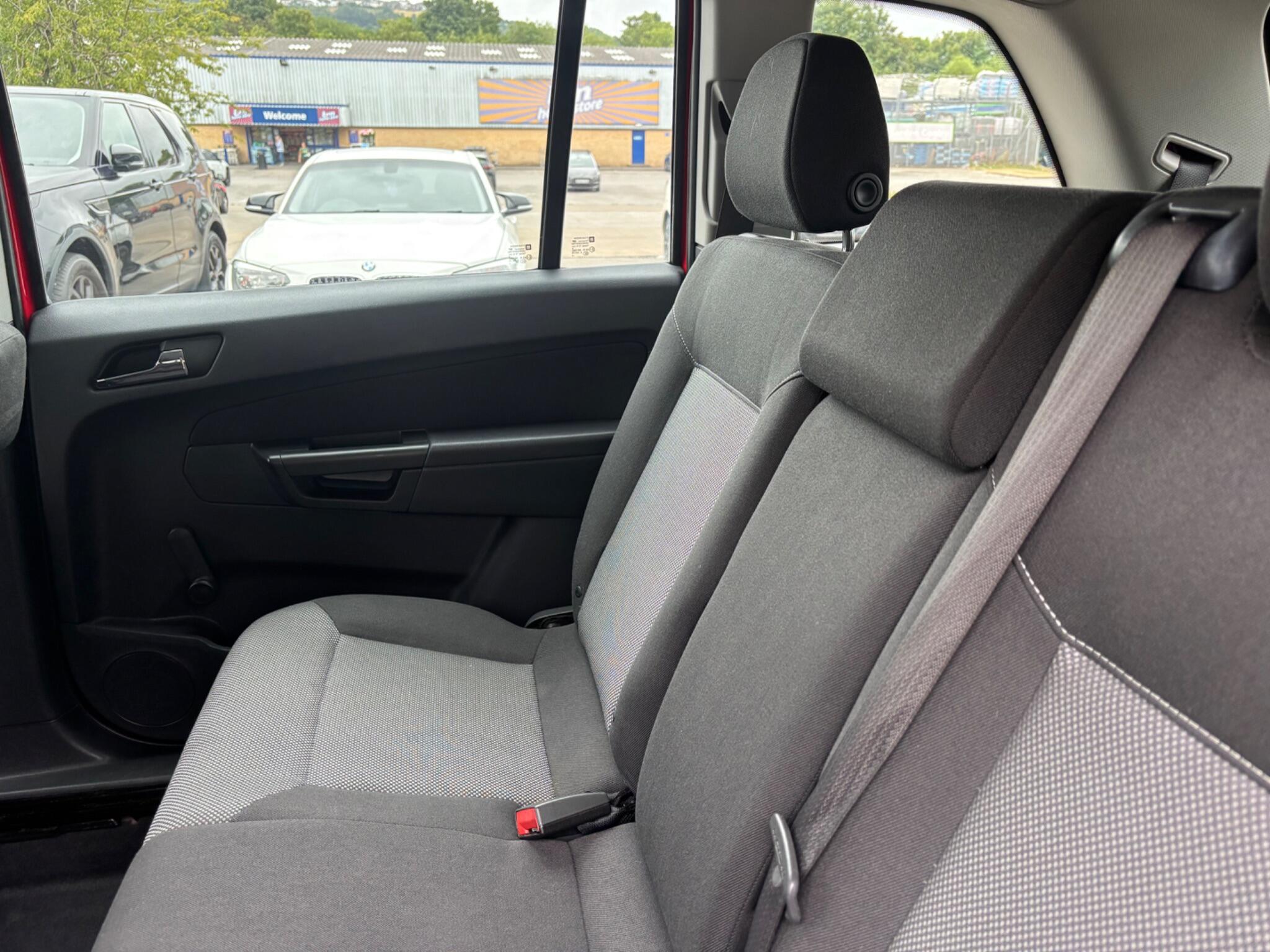 Vauxhall Zafira view 16