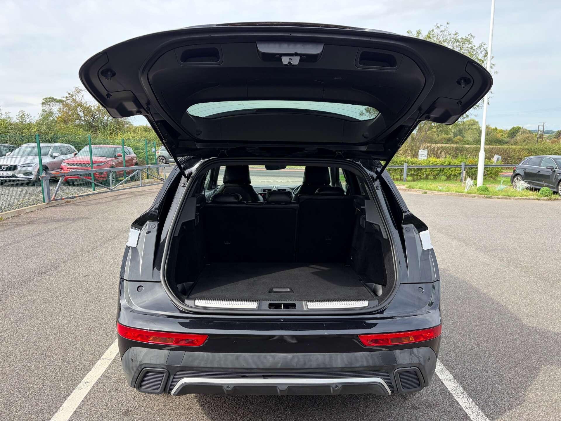 DS Automobiles DS 7 Crossback view 19