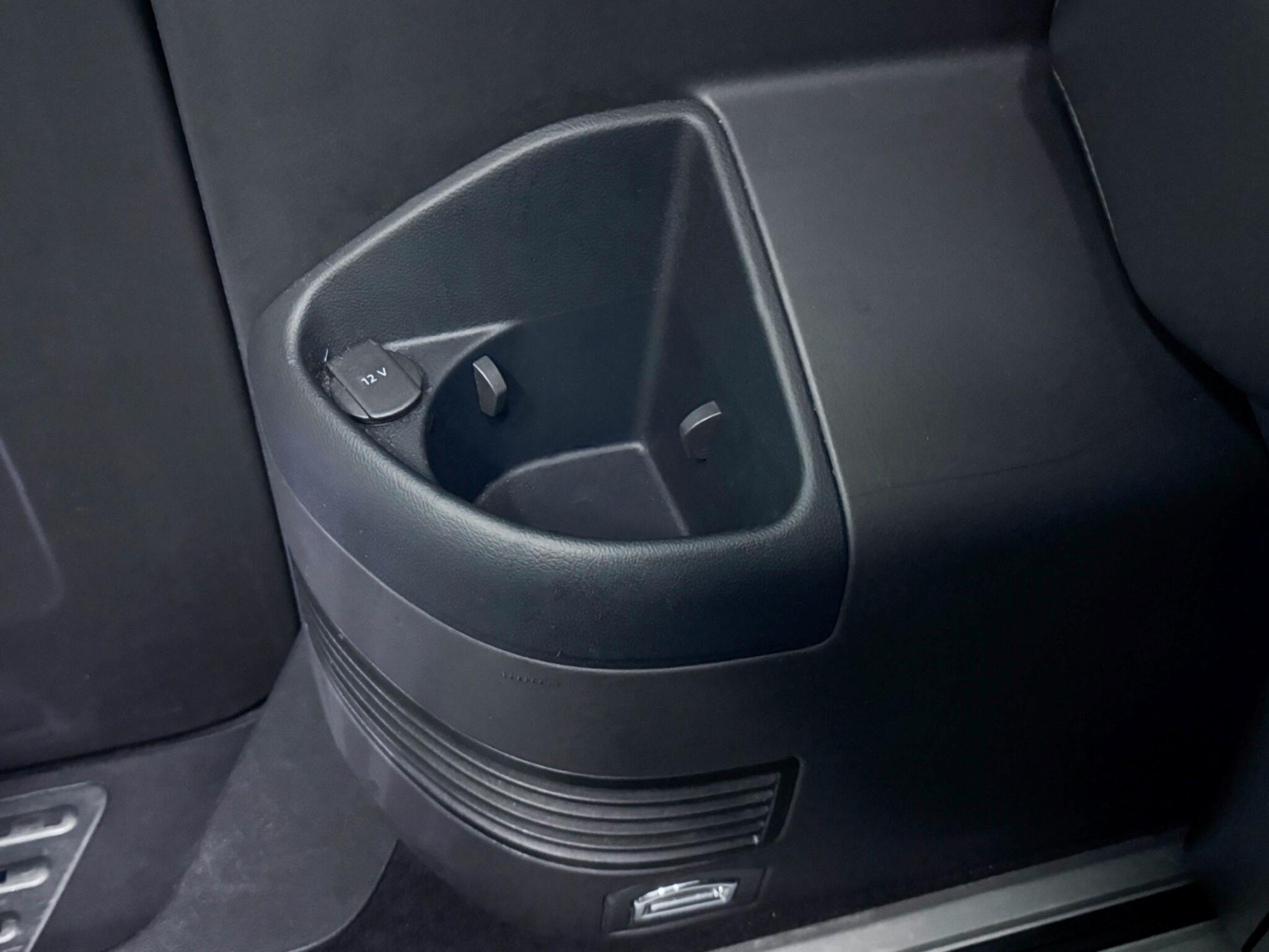 Volkswagen Caravelle view 54