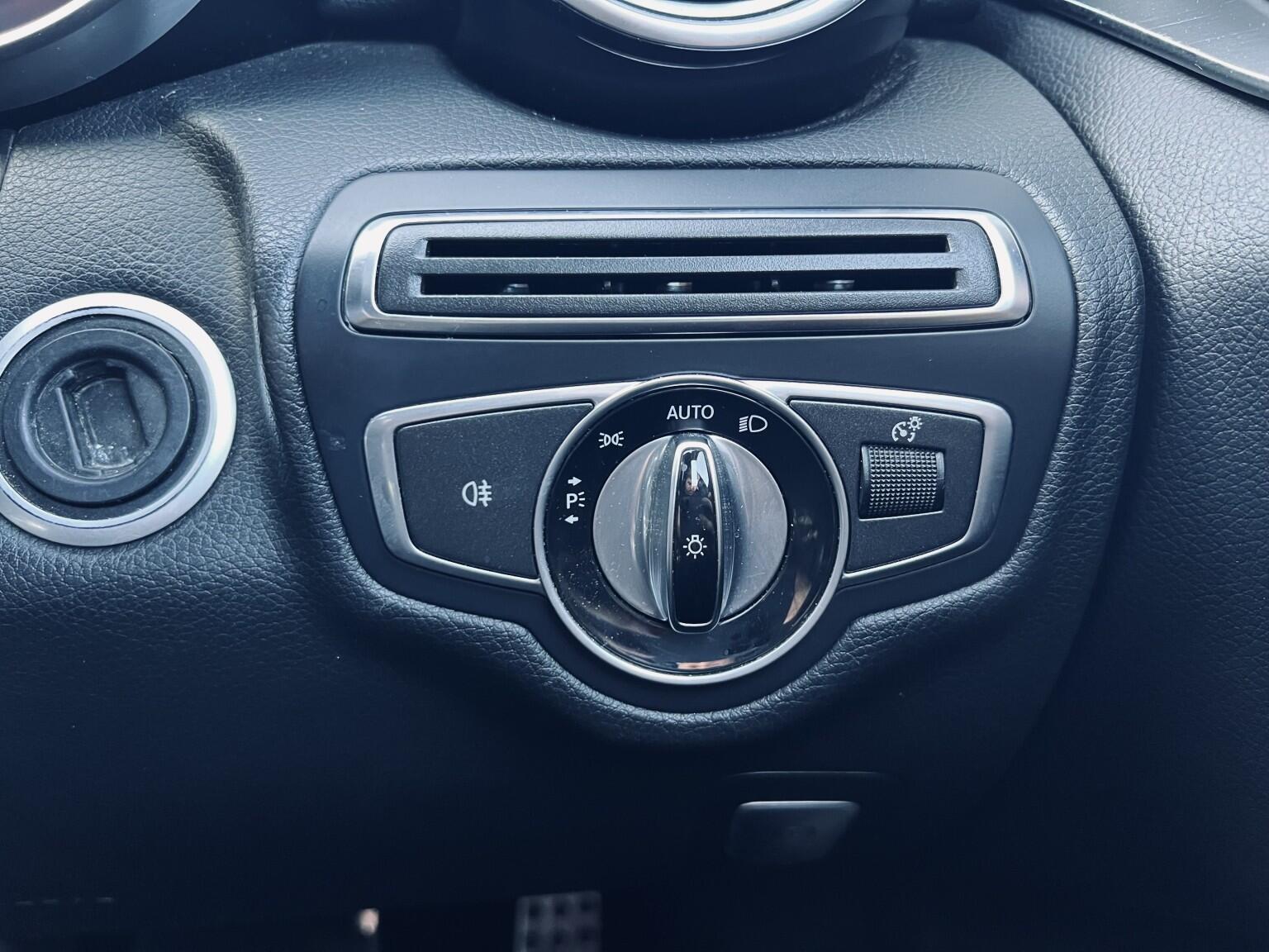 Mercedes-Benz C-Class view 30