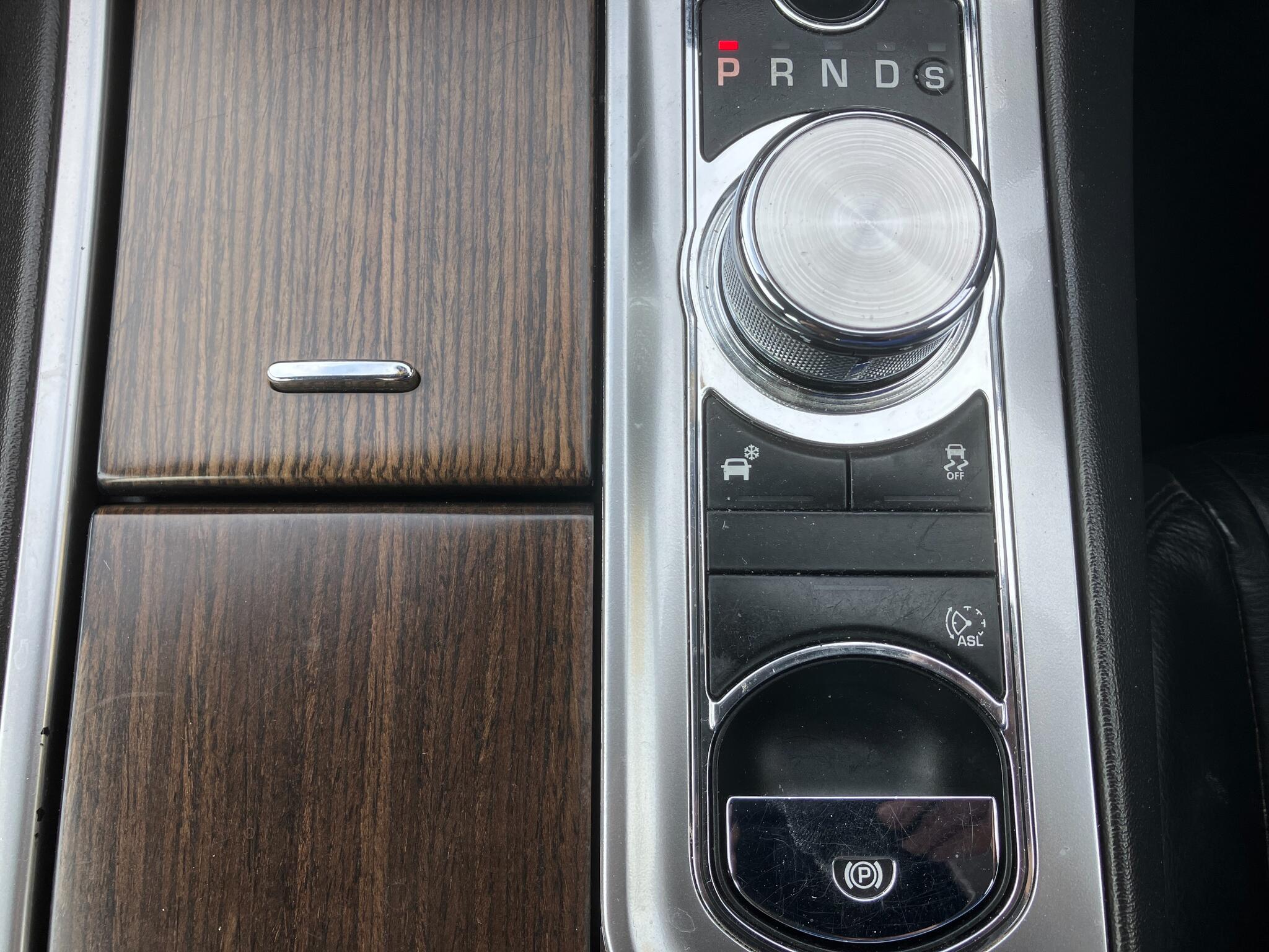 Jaguar XF view 18