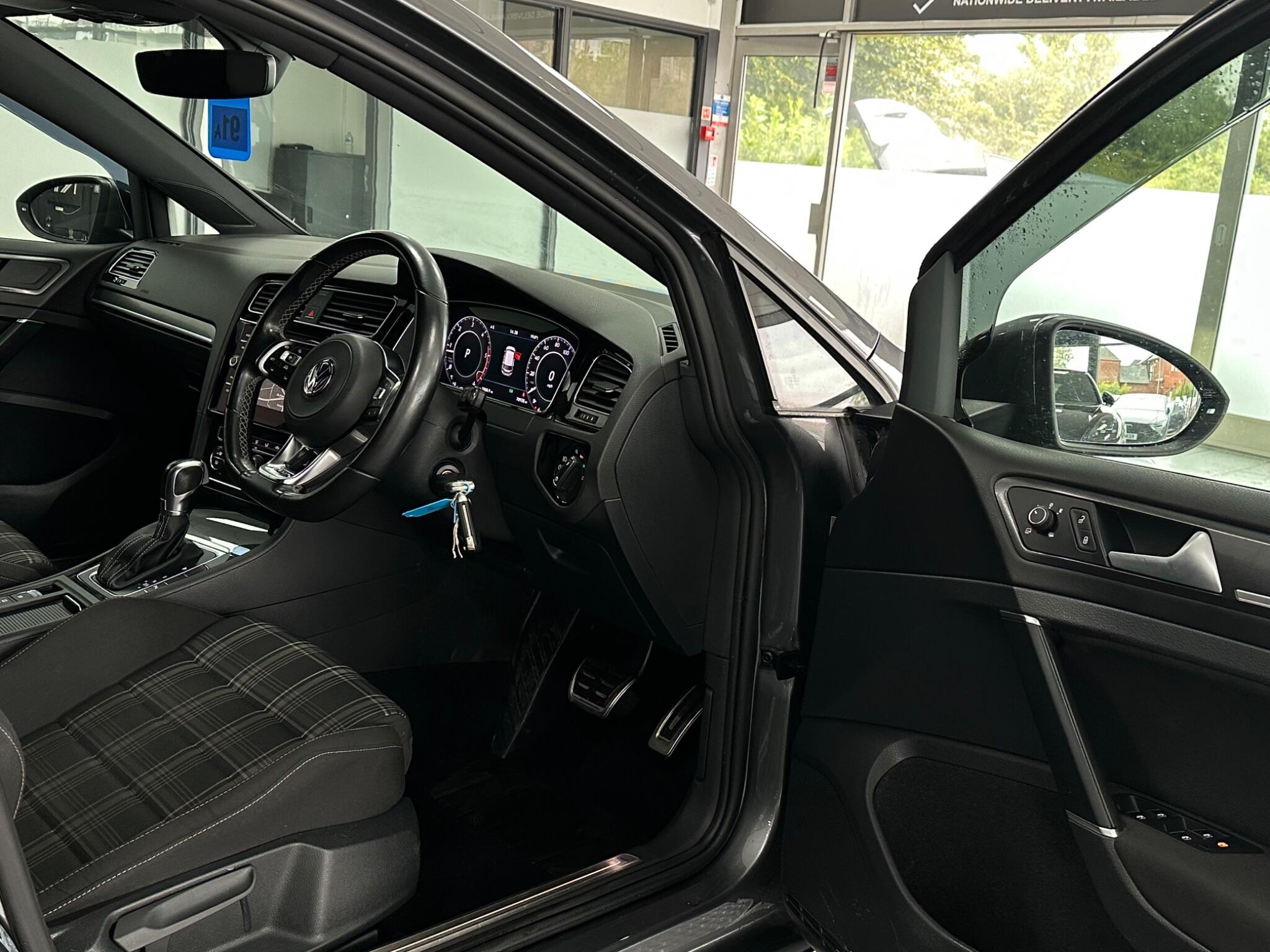 Volkswagen Golf view 21
