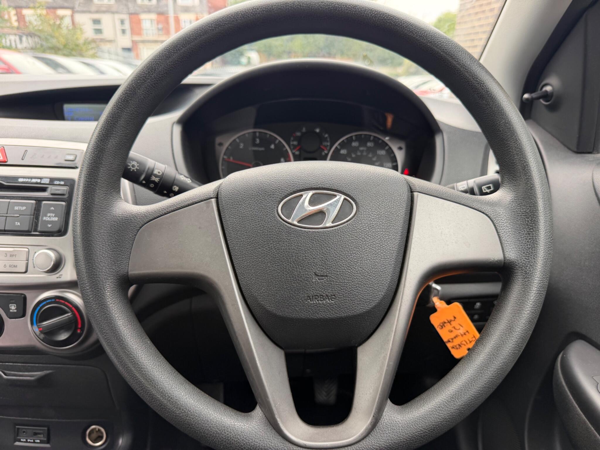 Hyundai i20 view 29