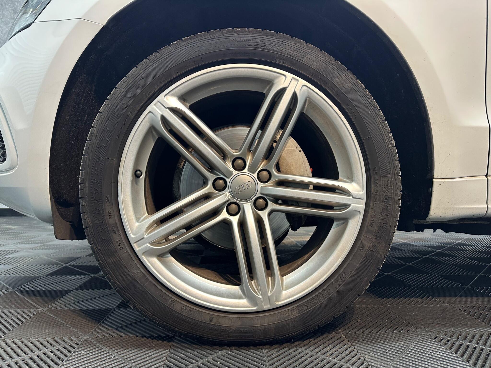 Audi Q5 view 26