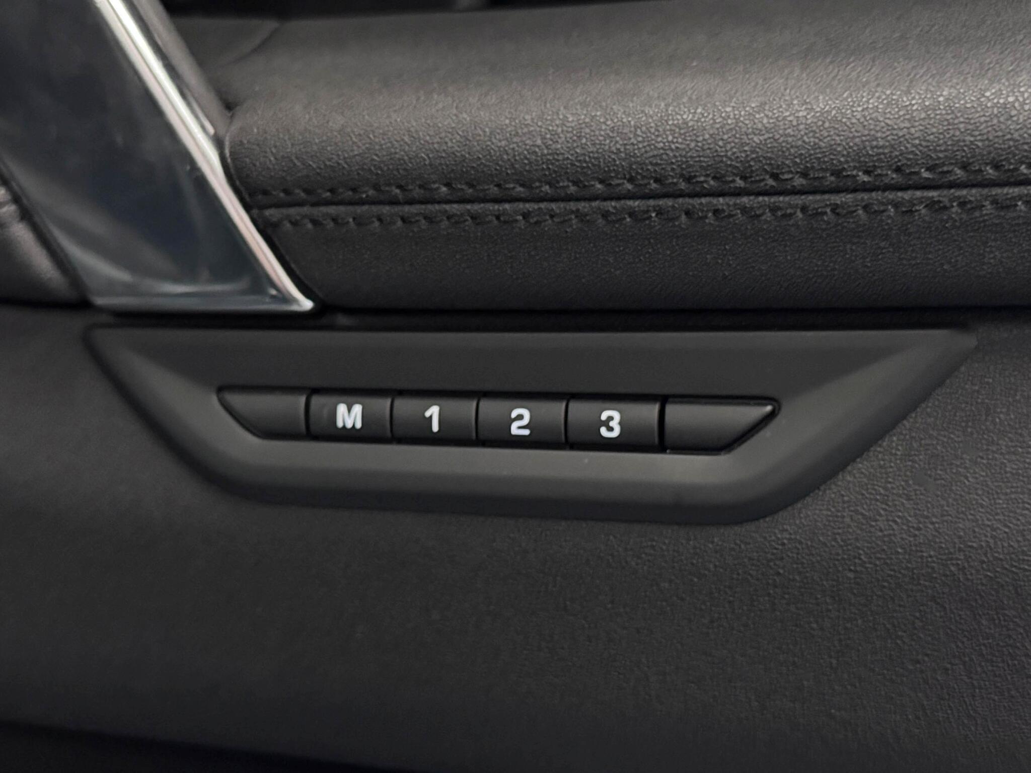 Land Rover Discovery Sport view 19