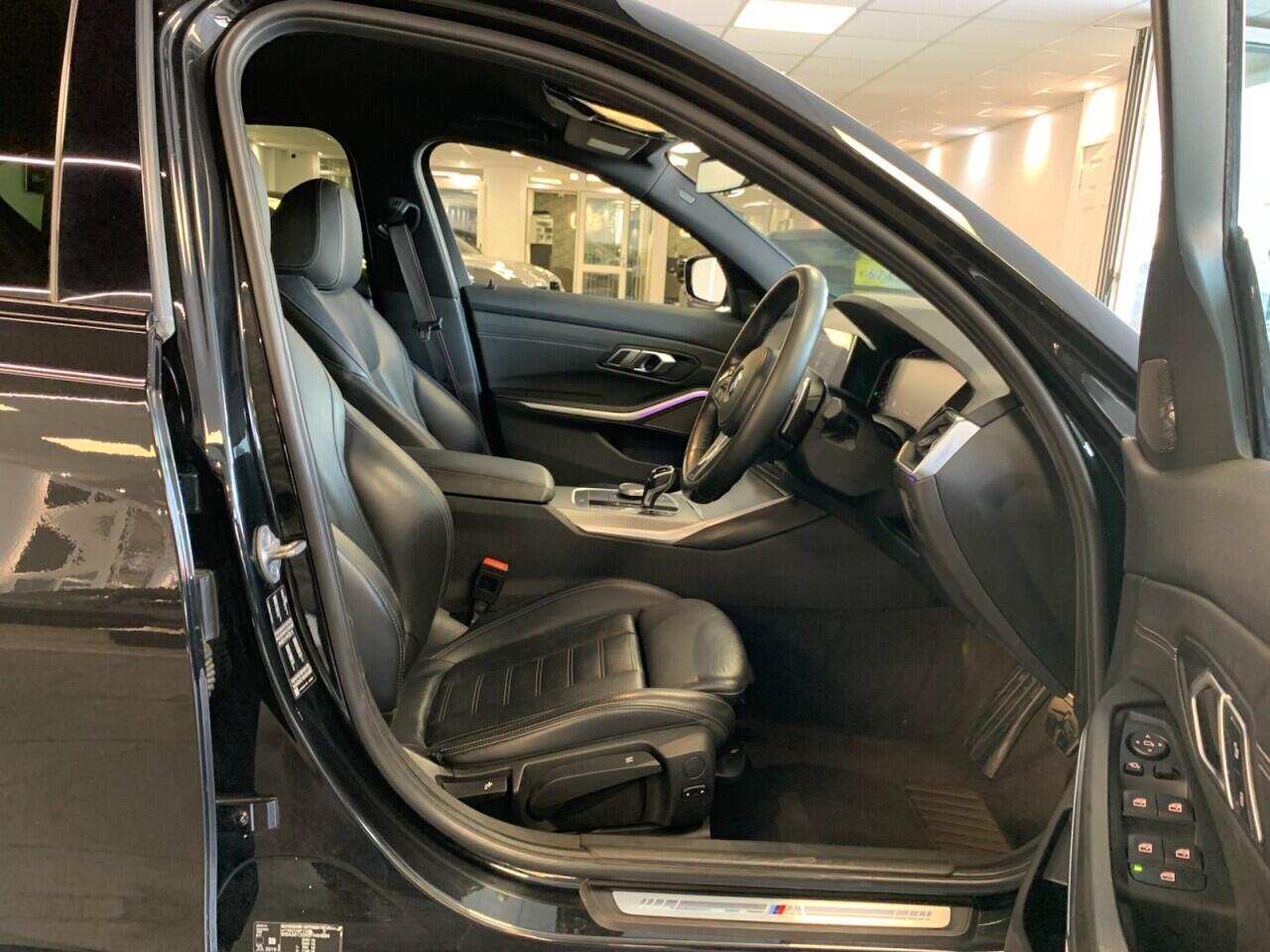 BMW 3 Series view 21