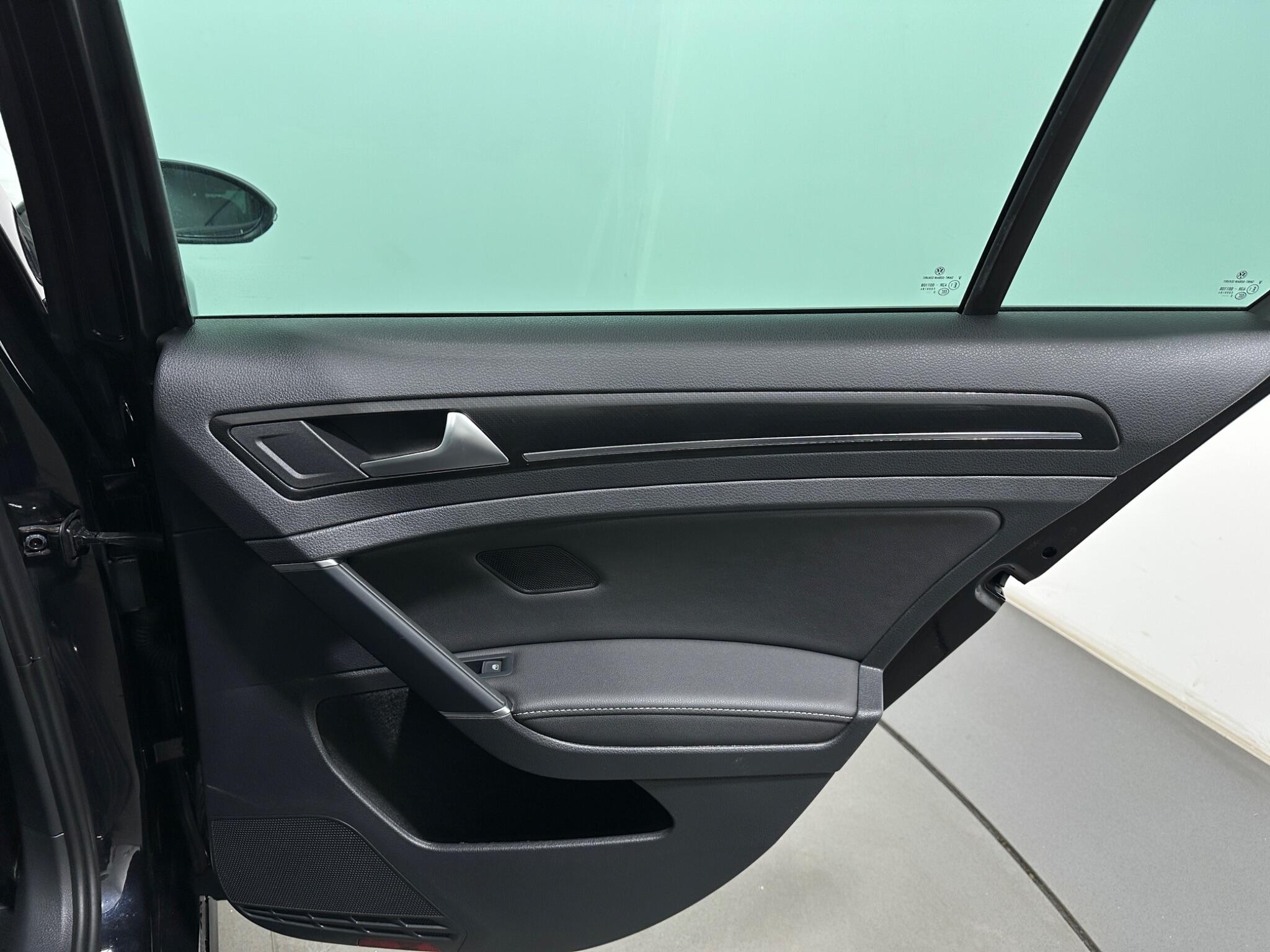 Volkswagen Golf view 44