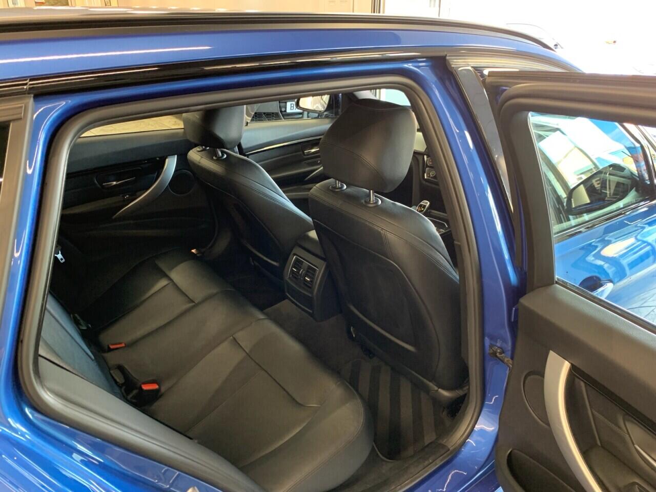 BMW 3 Series view 24