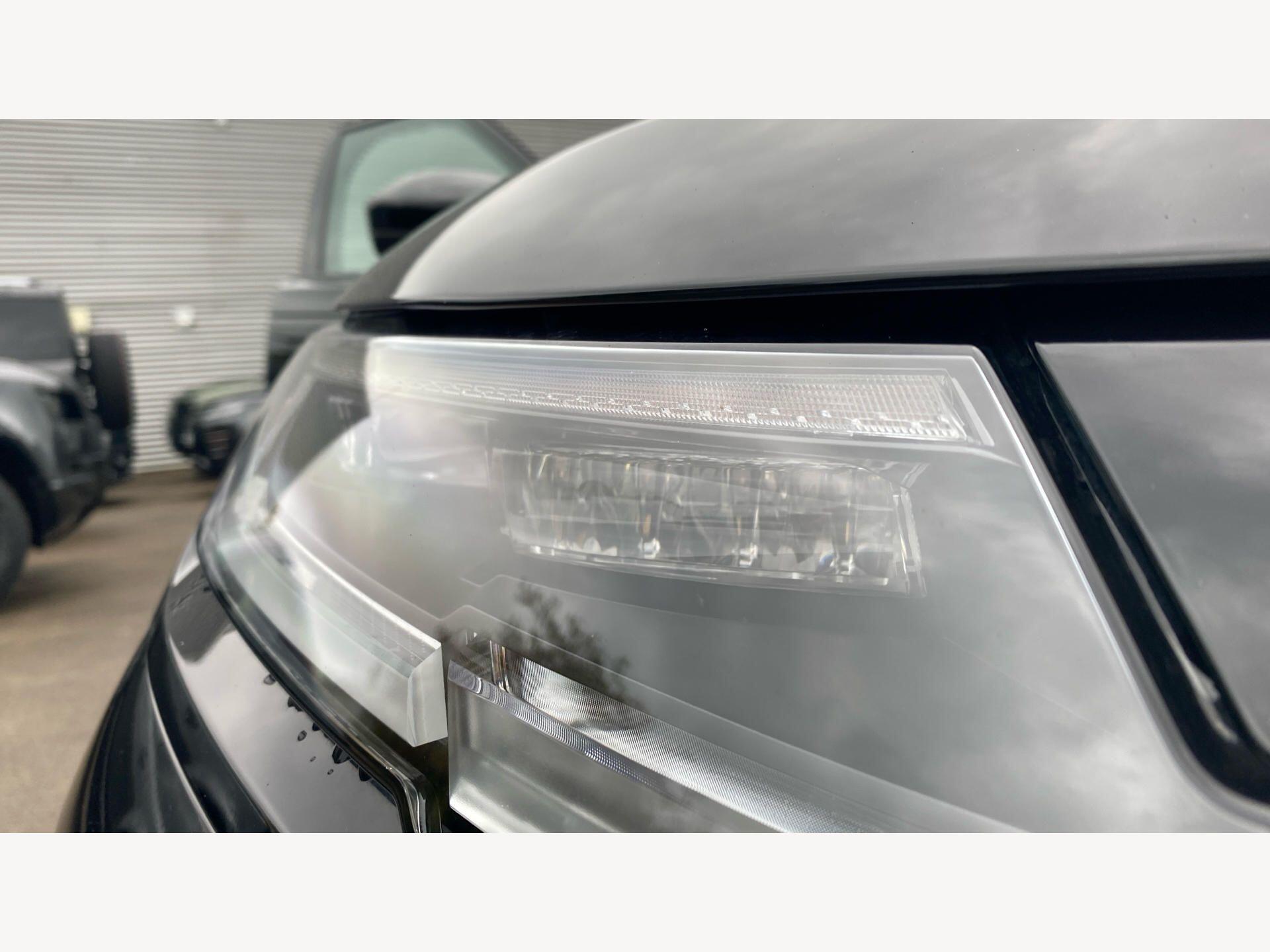 Land Rover Range Rover Velar view 21