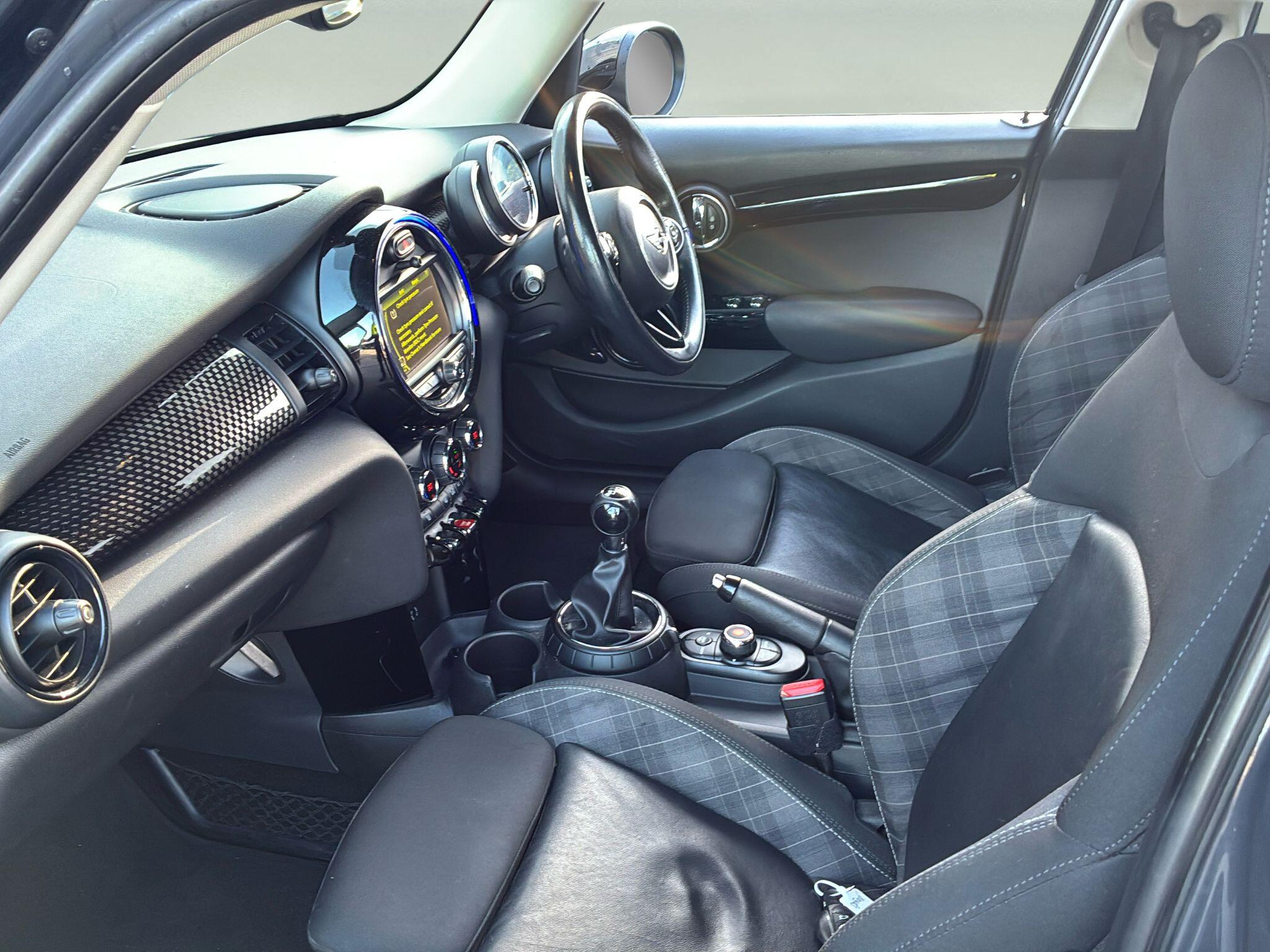 MINI Hatch view 9