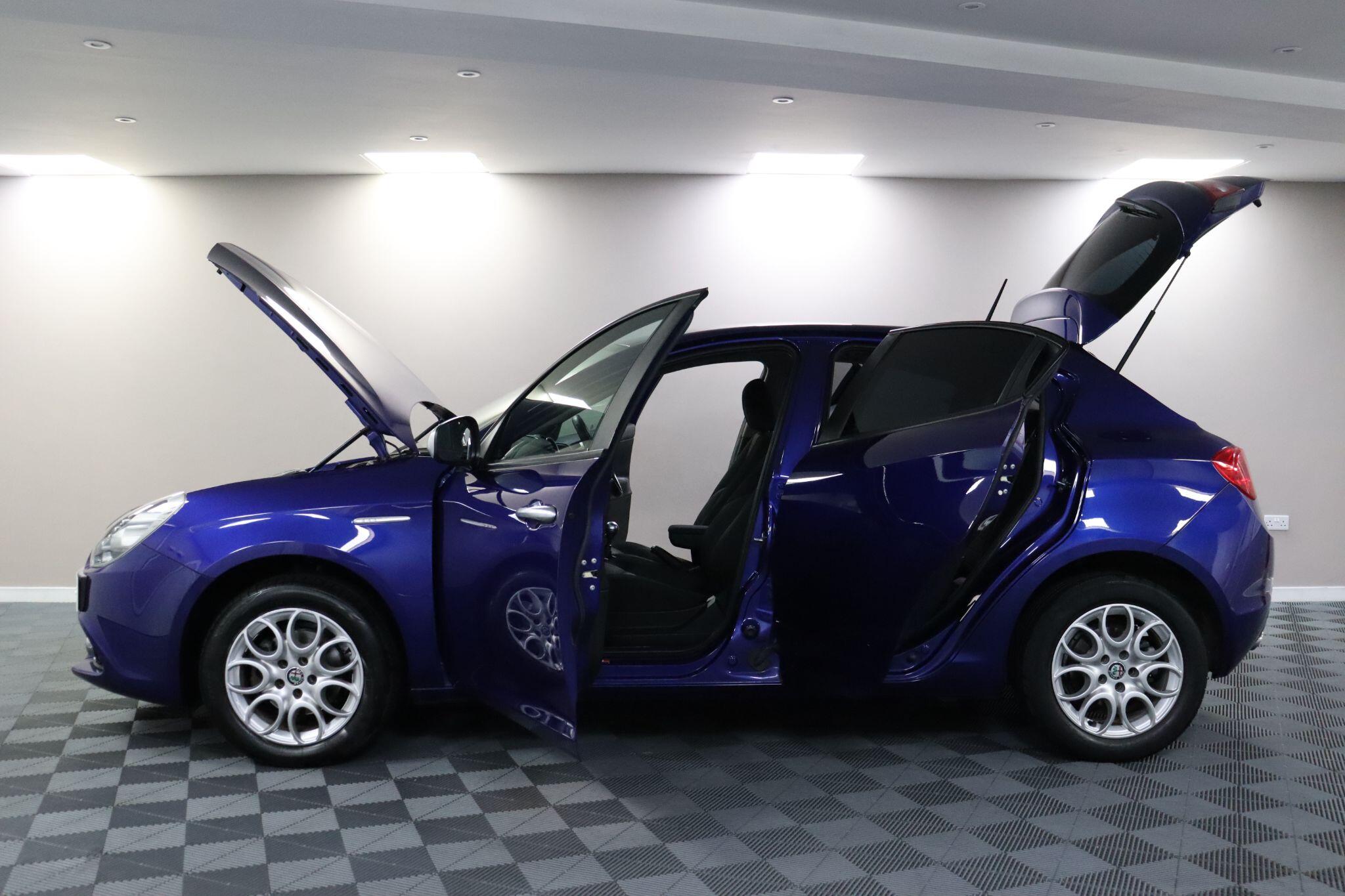 Alfa Romeo Giulietta view 5