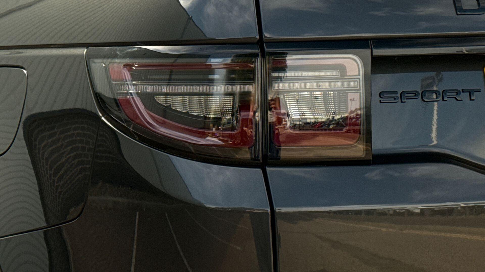 Land Rover Discovery Sport view 20