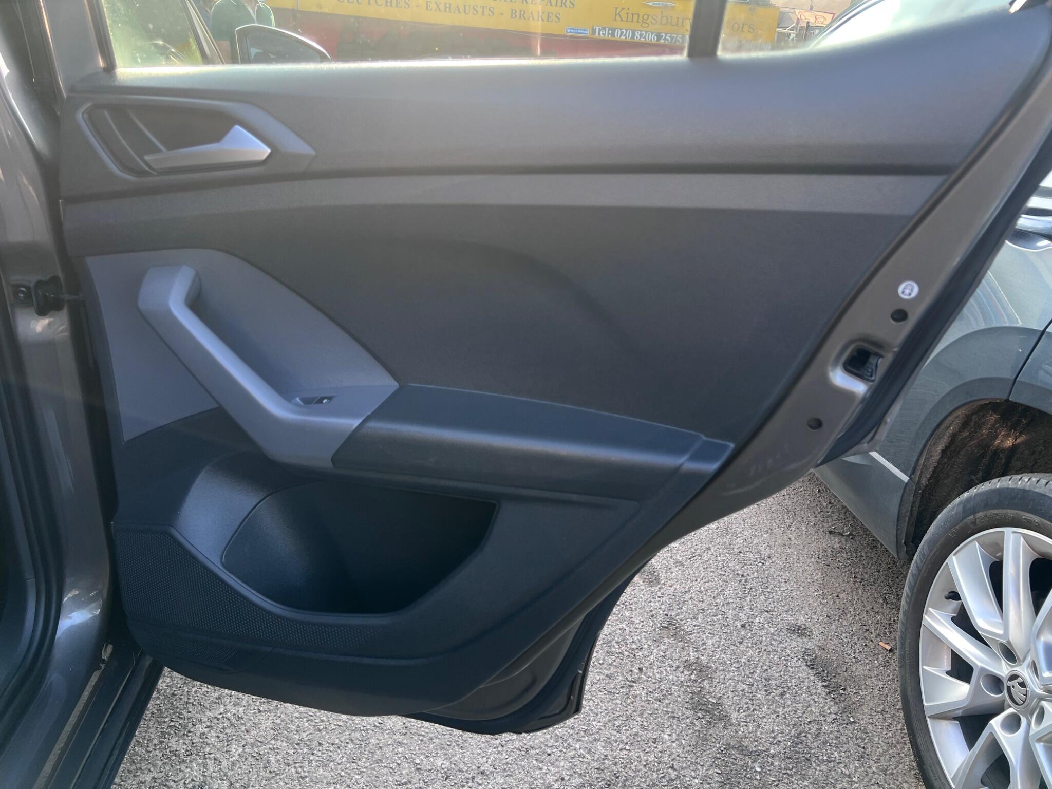 Volkswagen T-Cross view 31