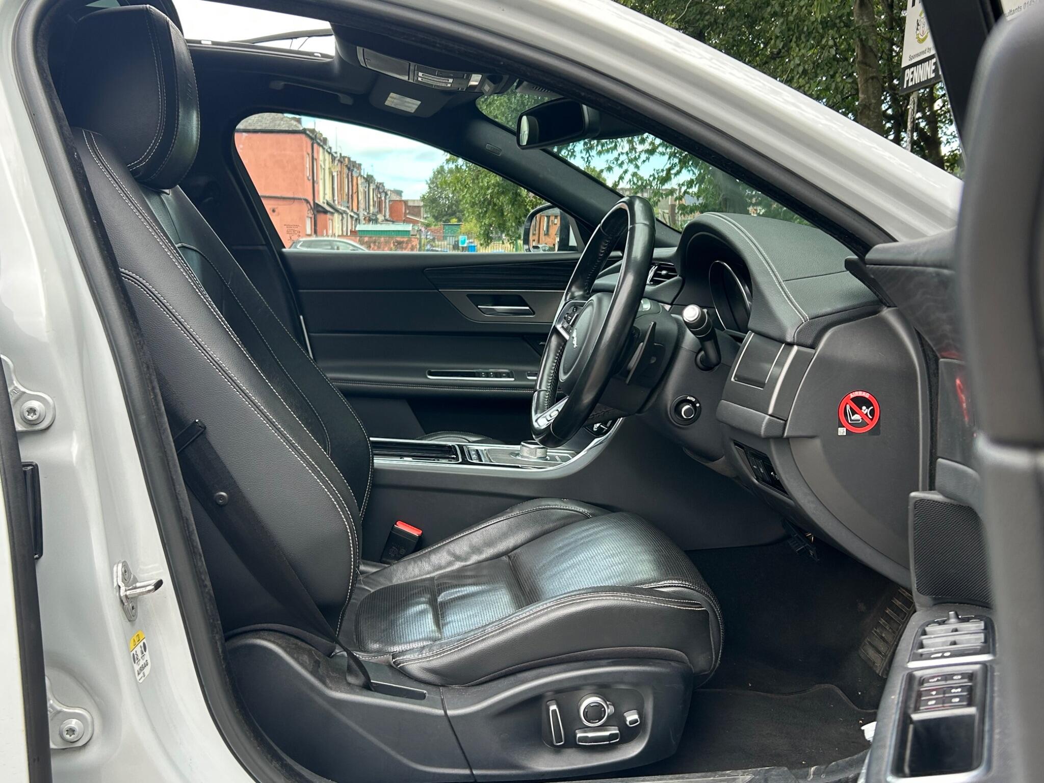 Jaguar XF view 17