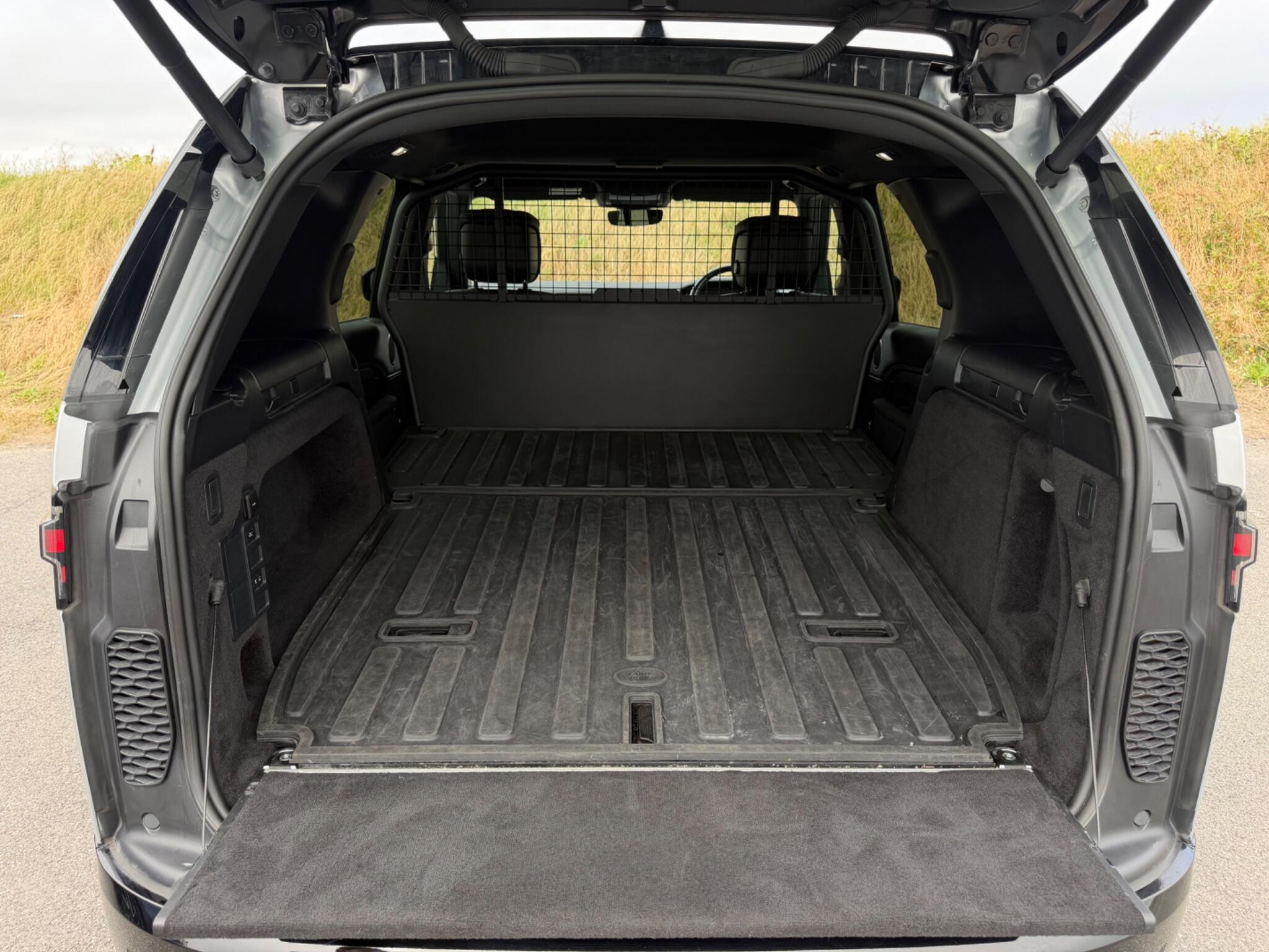 Land Rover Discovery 3 view 23