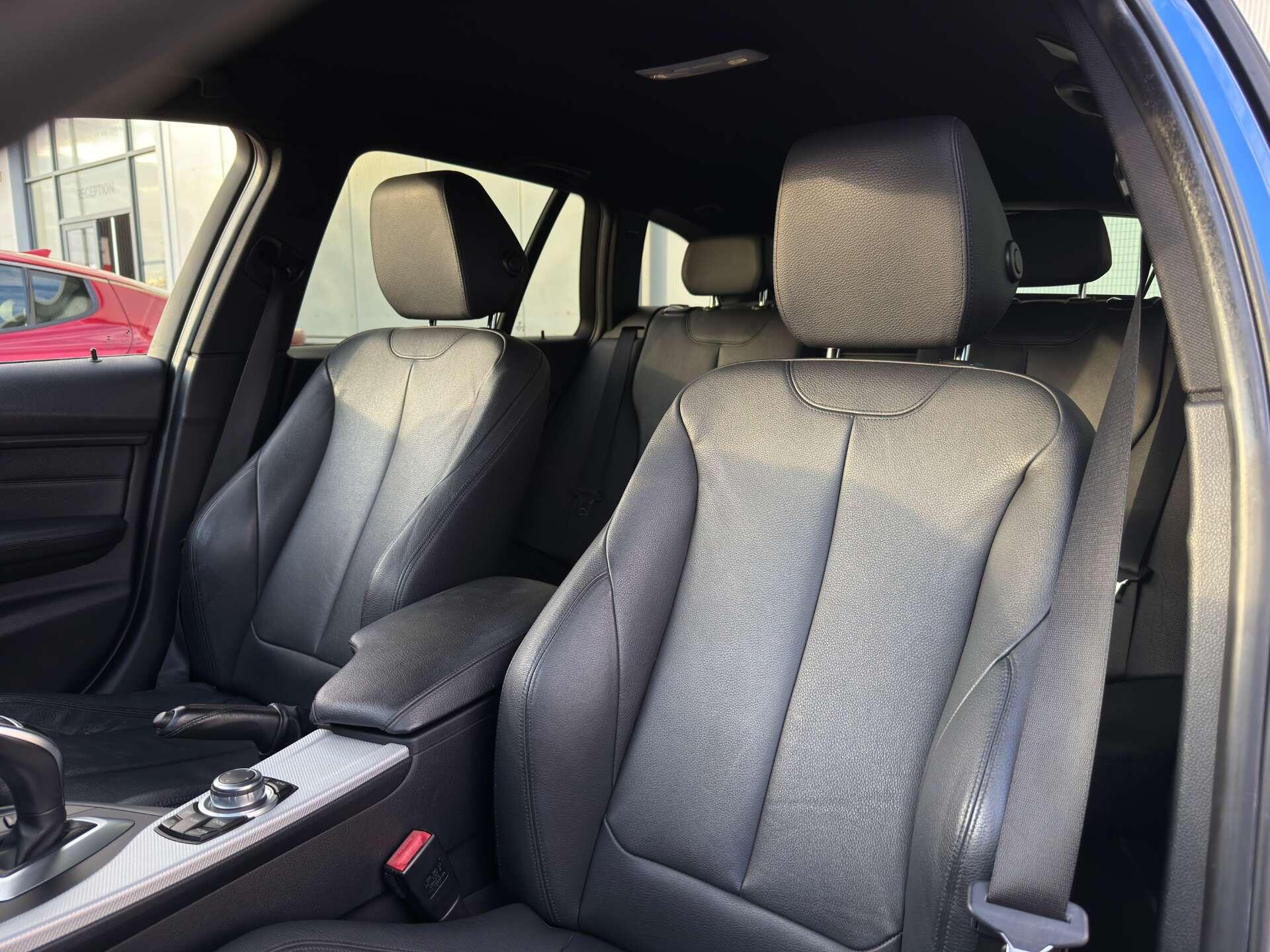 BMW 3 Series view 52
