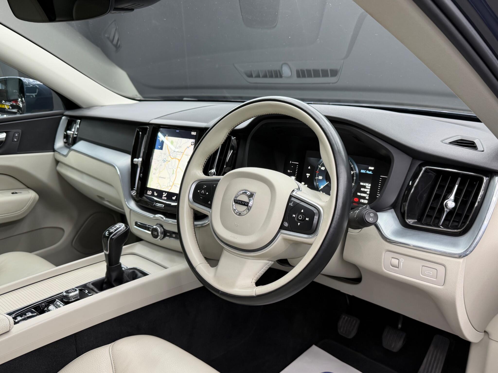 Volvo XC60 view 9