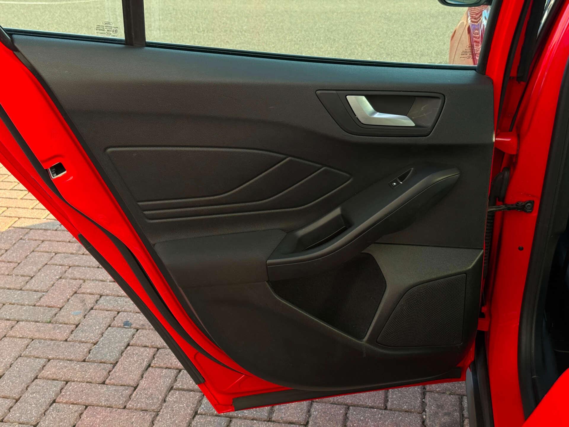 Ford Focus view 35