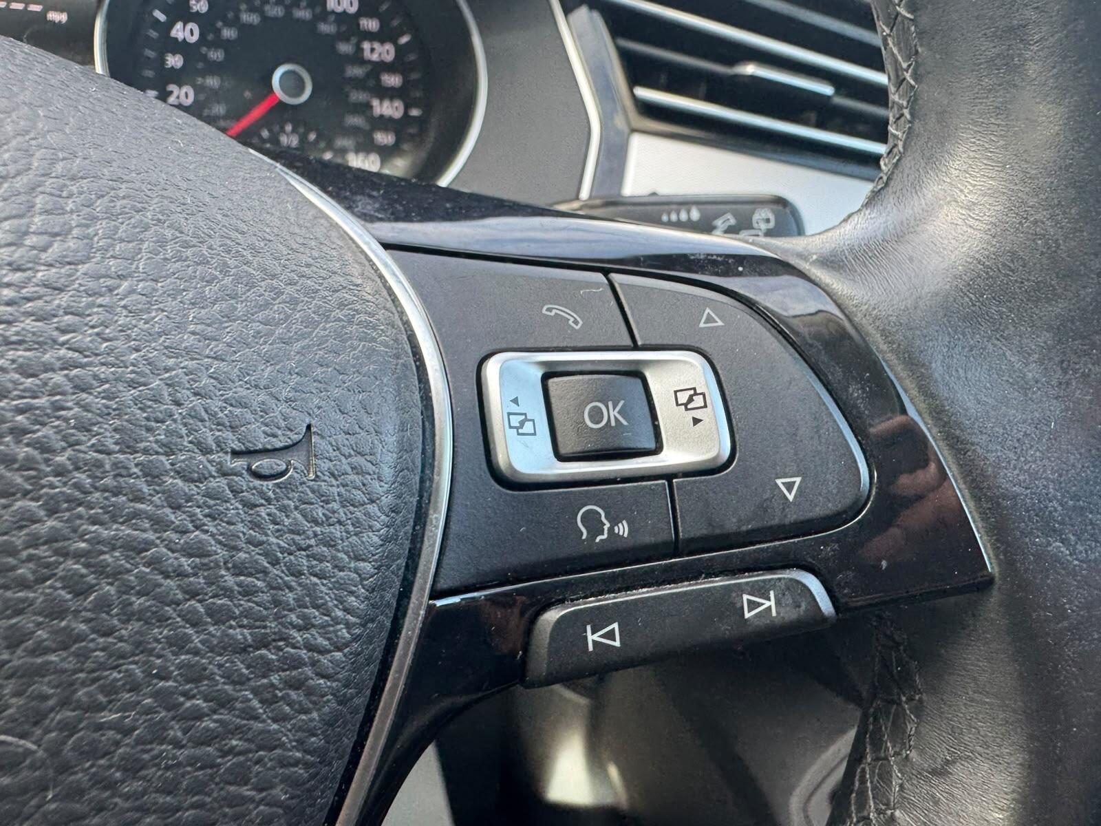 Volkswagen Passat view 18